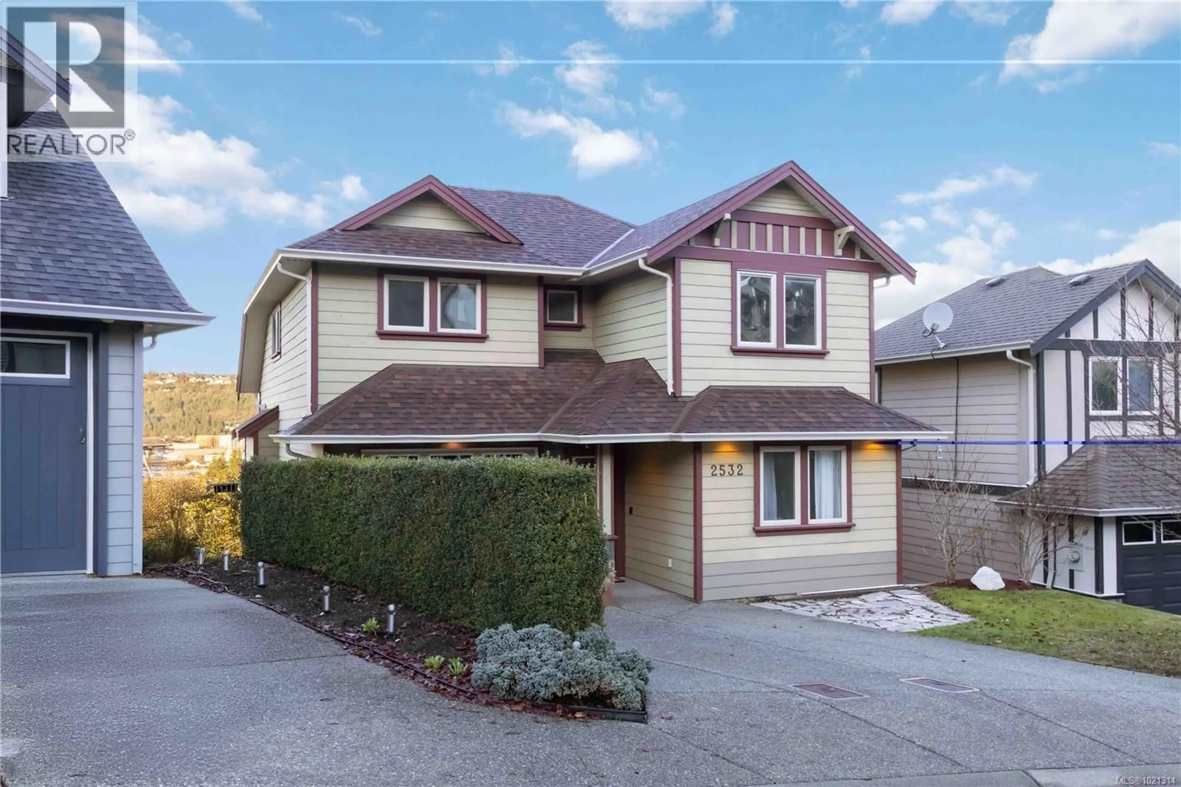 Home with vinyl exterior material, street for 2532 LEGACY RIDGE, Langford British Columbia V9B0A1