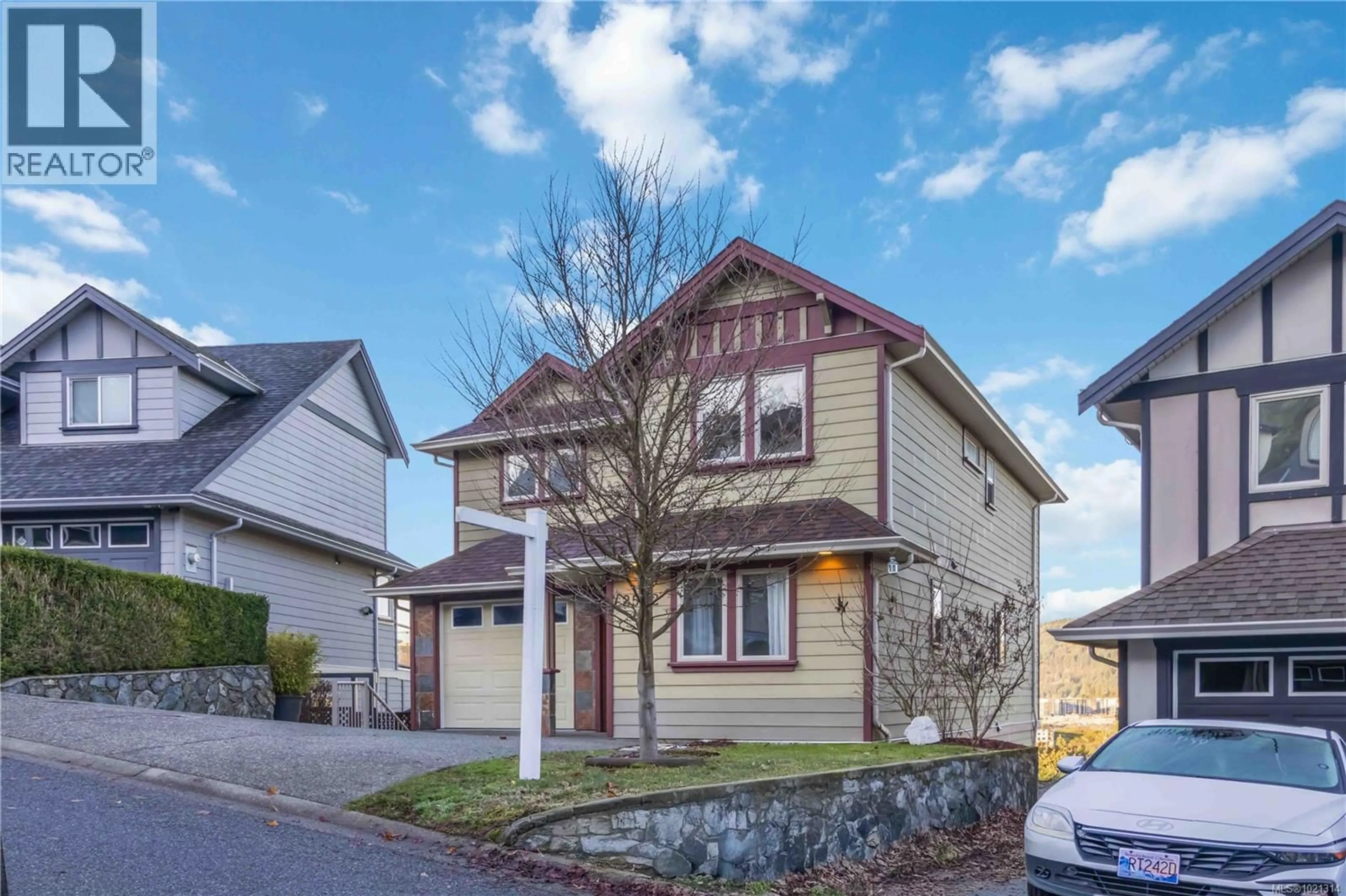 Home with vinyl exterior material, street for 2532 LEGACY RIDGE, Langford British Columbia V9B0A1