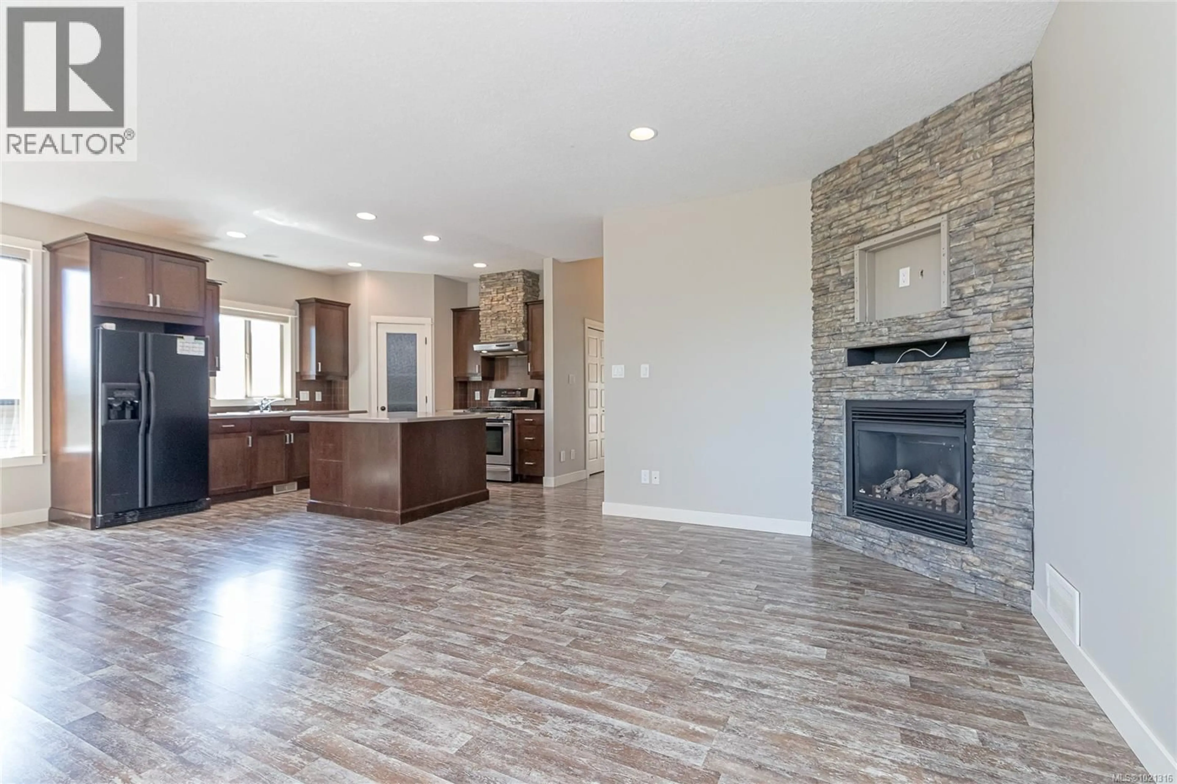 Open concept kitchen, ceramic/tile floor for 1050 SOUTHWOOD DRIVE, Nanaimo British Columbia V9R0B2