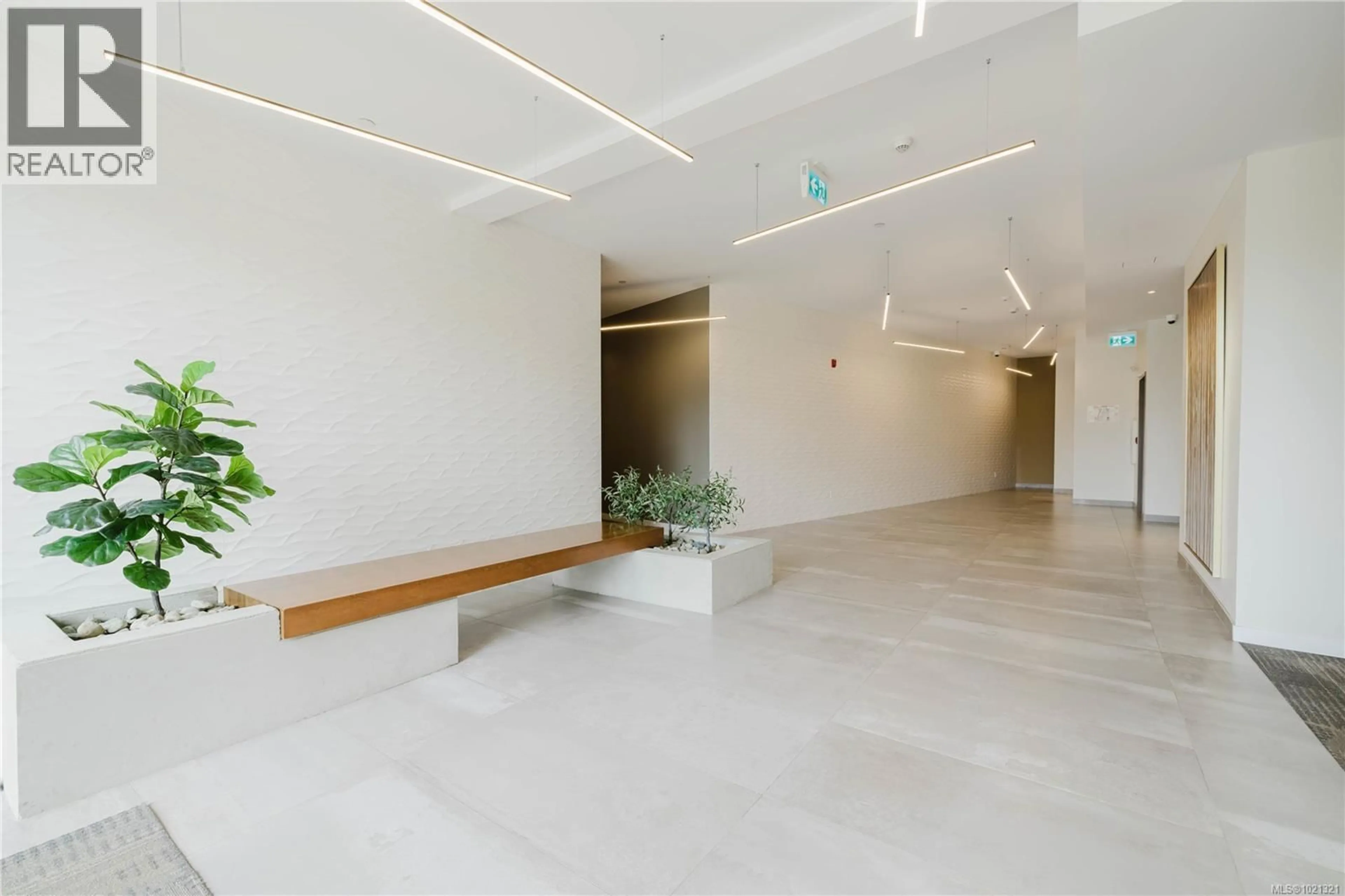 Indoor foyer for 402 - 100 LOMBARDY STREET, Parksville British Columbia V9P1P3