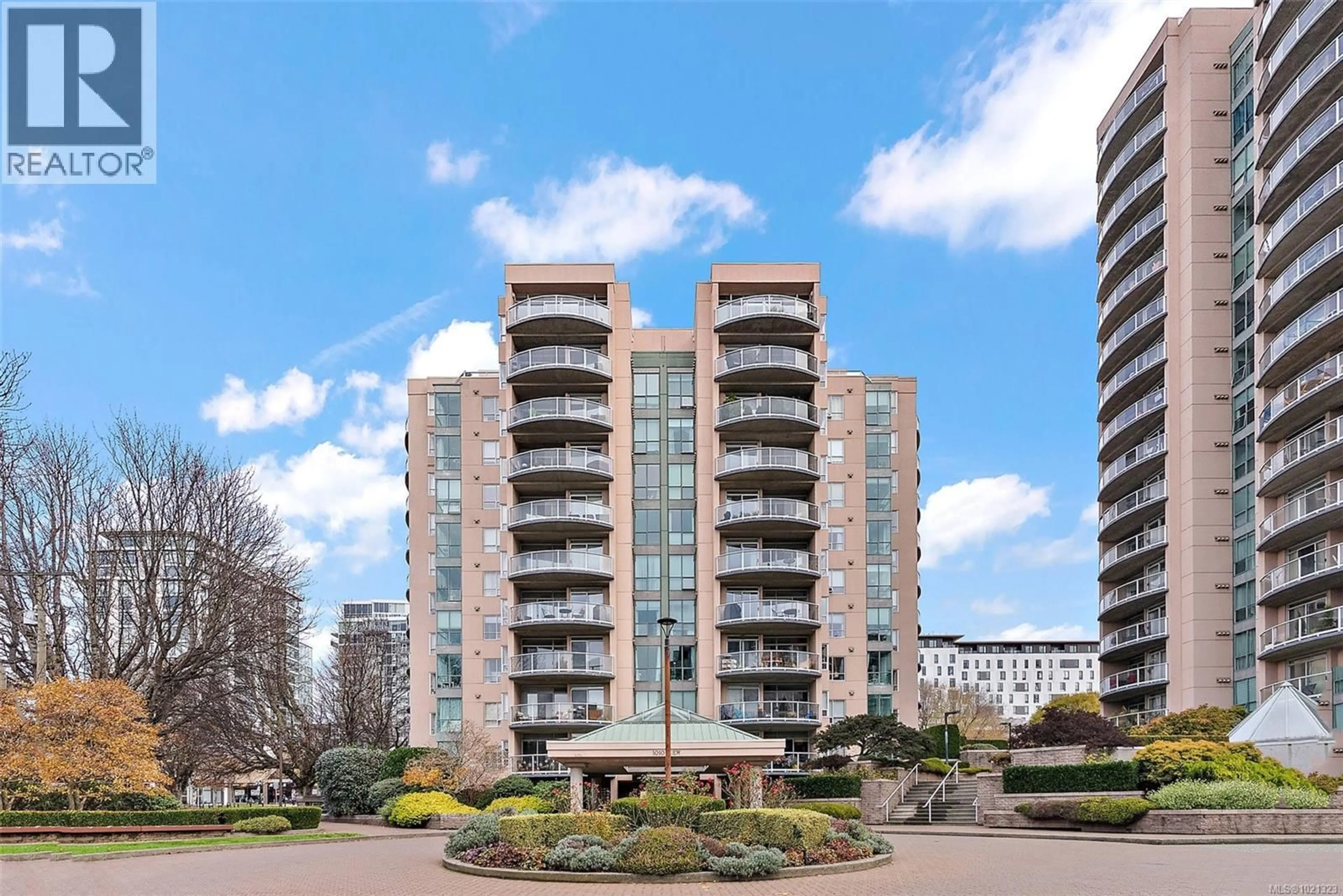 A pic from outside/outdoor area/front of a property/back of a property/a pic from drone, building for 603 - 1010 VIEW STREET, Victoria British Columbia V8V4Y3