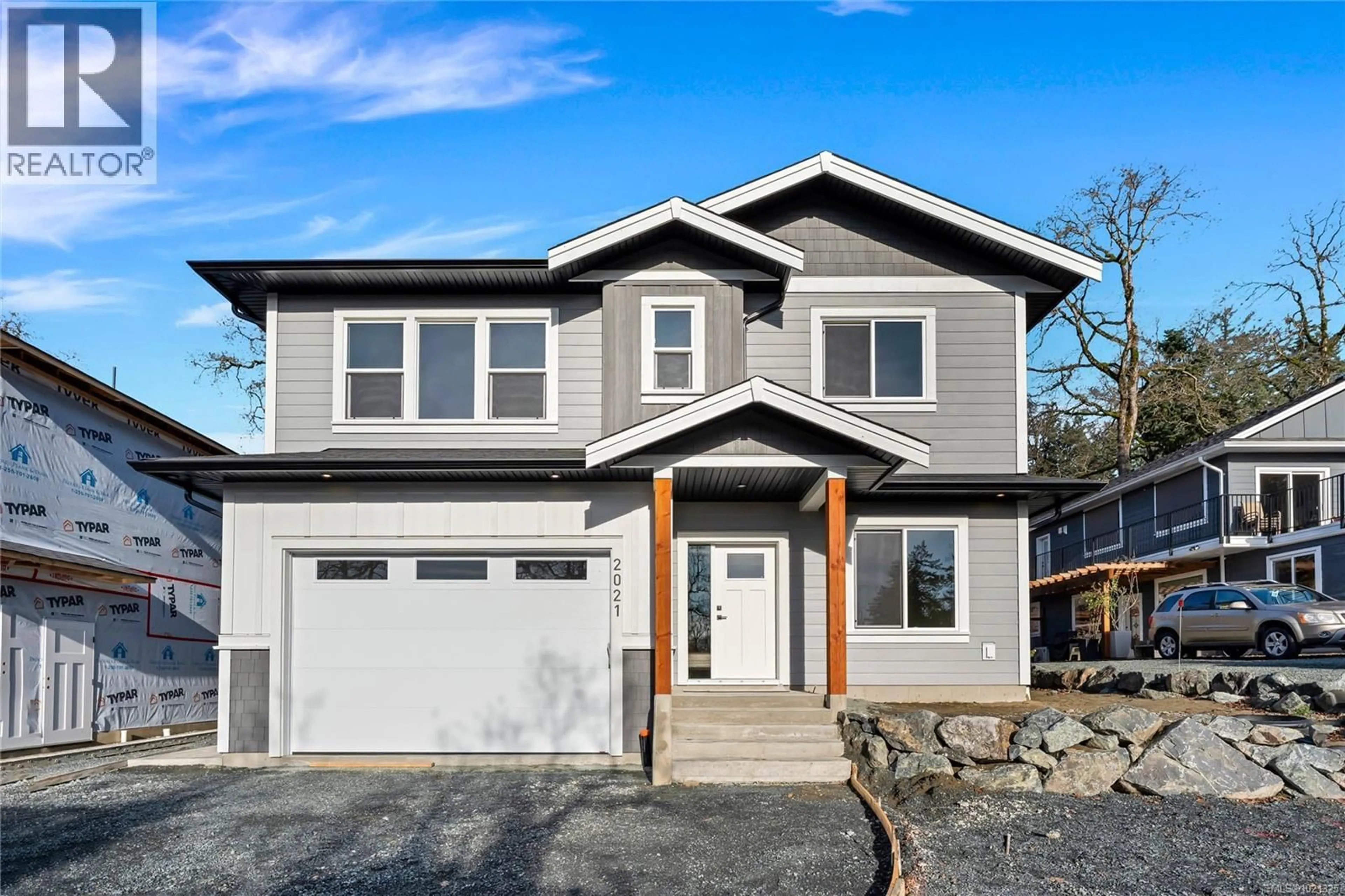 Home with vinyl exterior material, street for 2021 OAKHILL PLACE, Duncan British Columbia V9L0J2