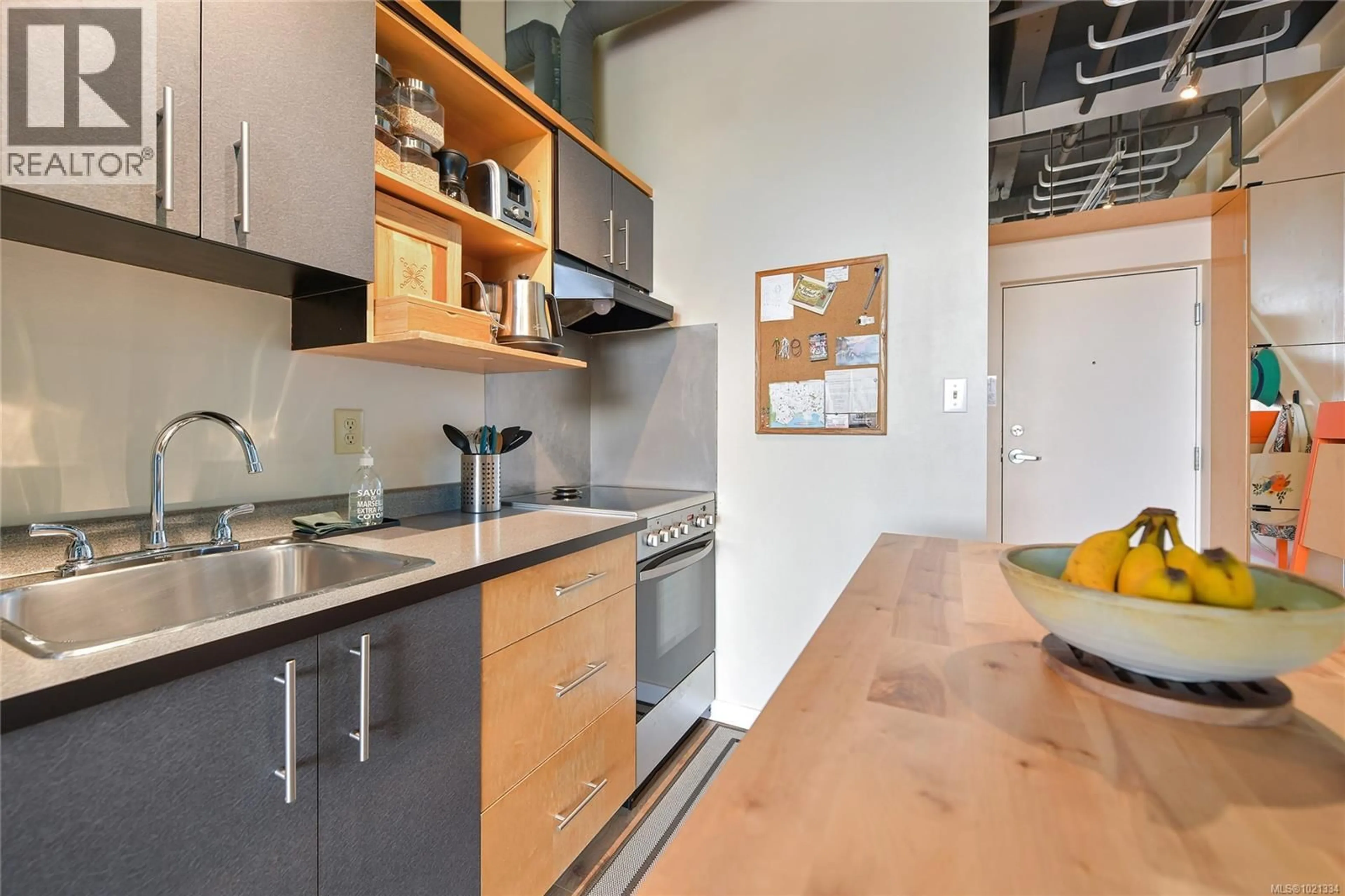 Standard kitchen, unknown for 513 - 1061 FORT STREET, Victoria British Columbia V8V5A1