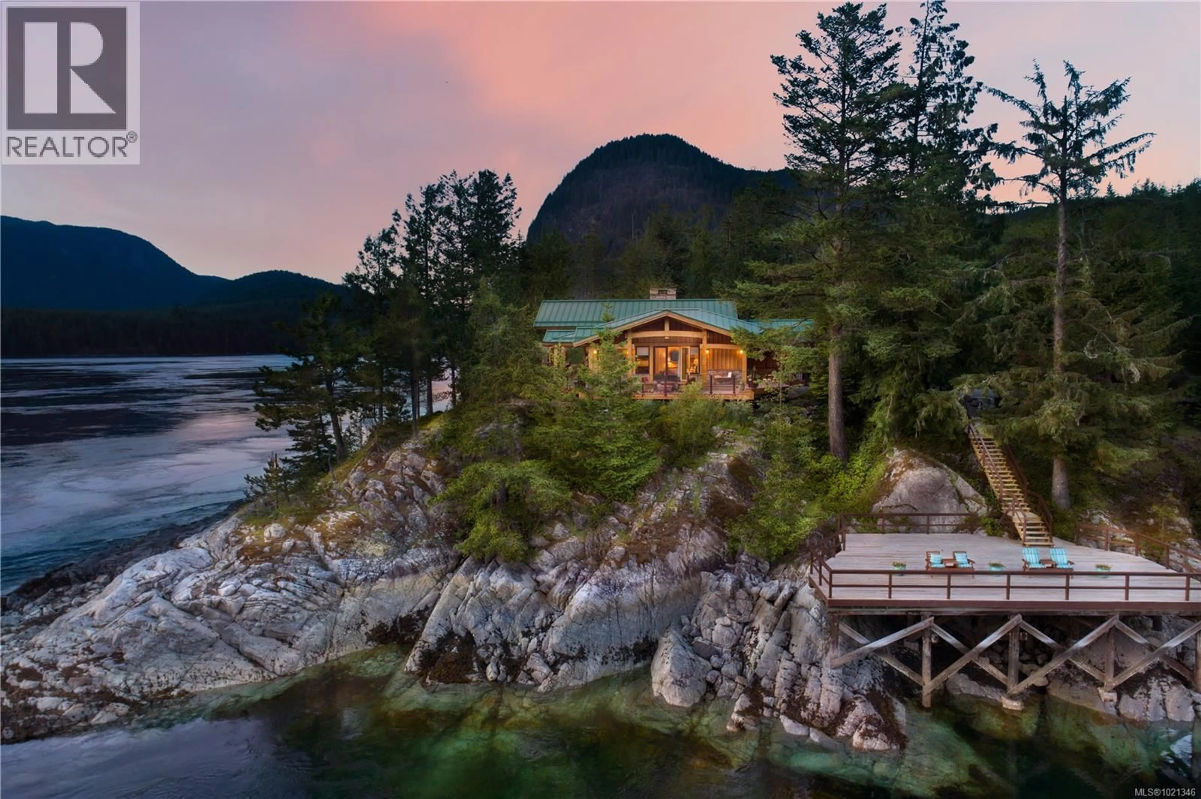 A pic from outside/outdoor area/front of a property/back of a property/a pic from drone, water/lake/river/ocean view for 1 STUART ISLAND, Stuart Island British Columbia V0P1V0