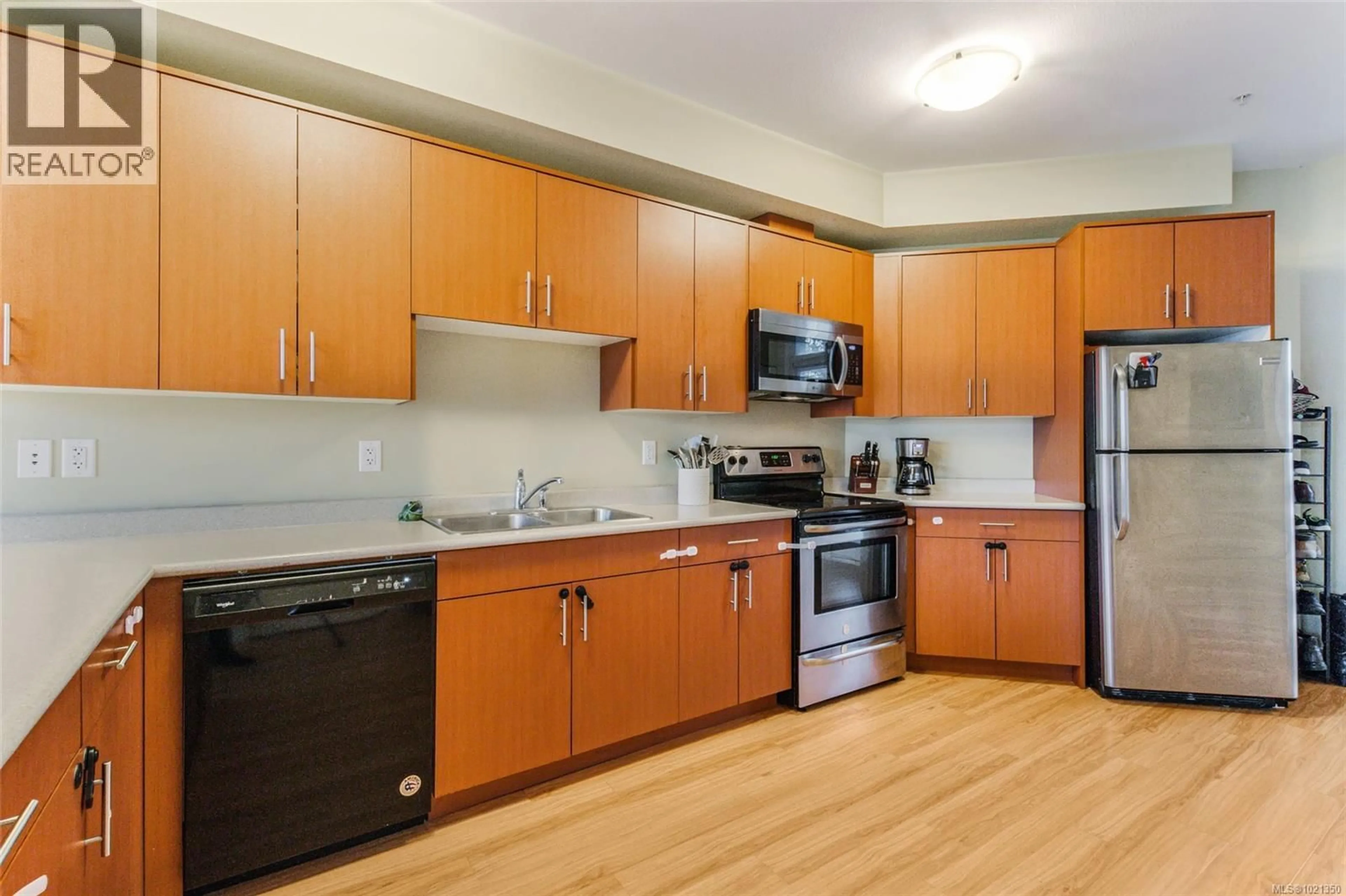 Standard kitchen, wood/laminate floor for 204 - 5170 DUNSTER ROAD, Nanaimo British Columbia V9T2Z2