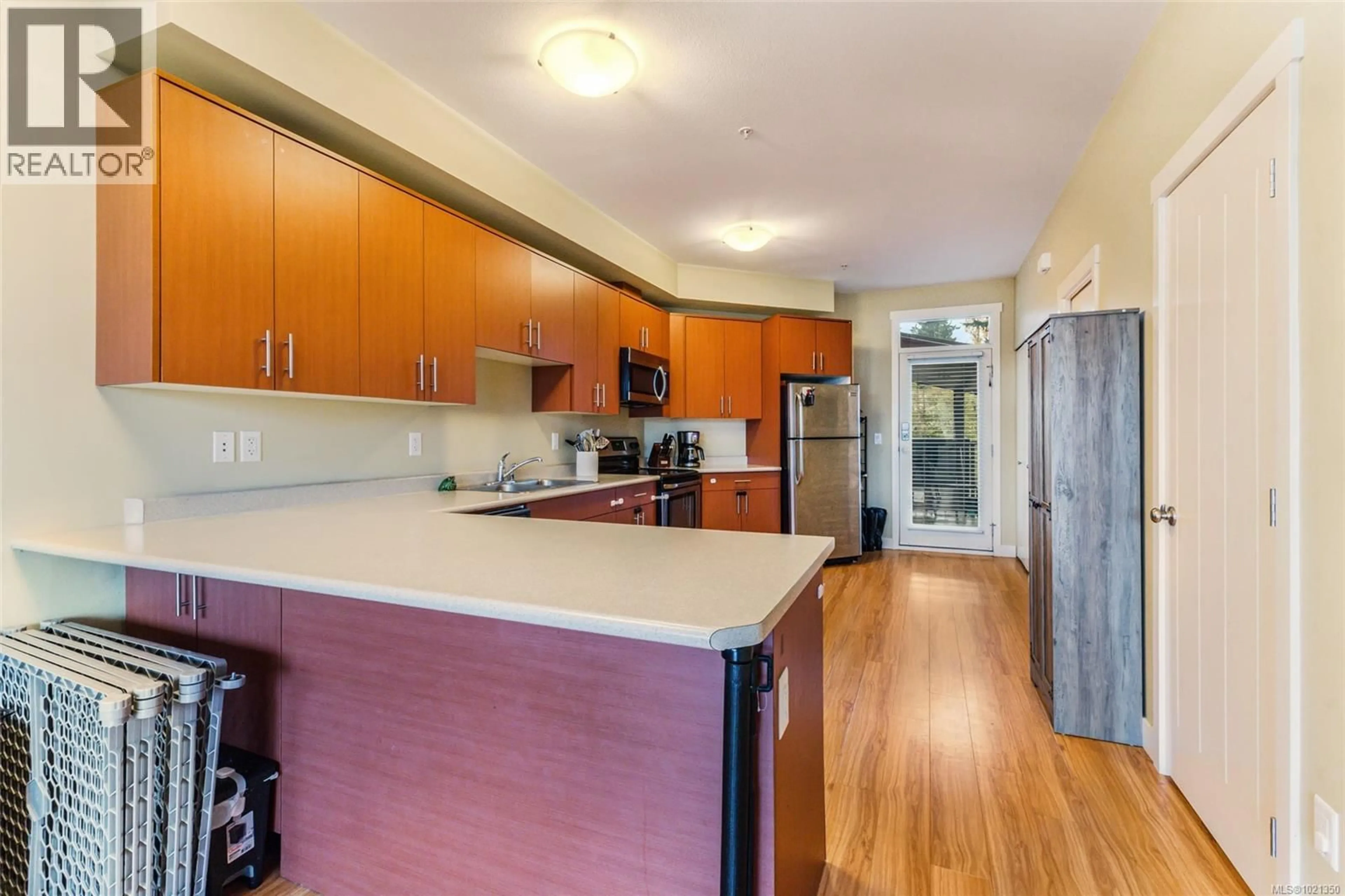 Standard kitchen, unknown for 204 - 5170 DUNSTER ROAD, Nanaimo British Columbia V9T2Z2