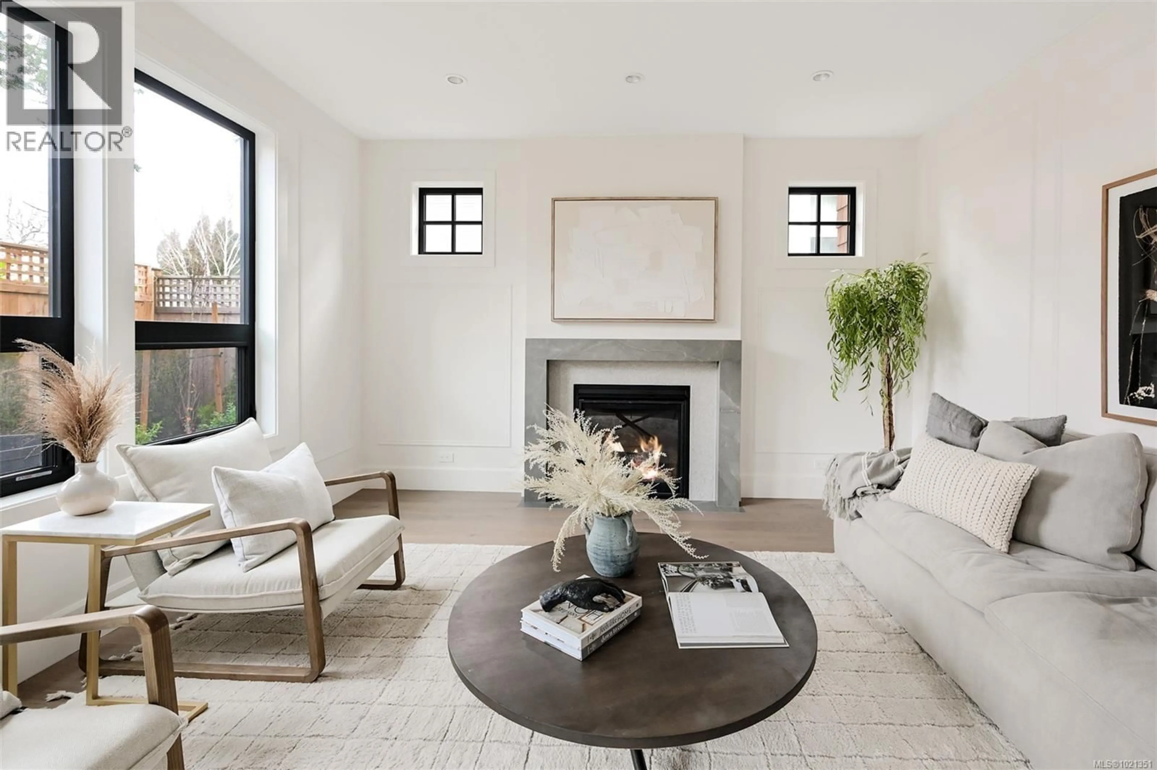 Living room with furniture, unknown for 1039 FALKLAND ROAD, Oak Bay British Columbia V8S4M3