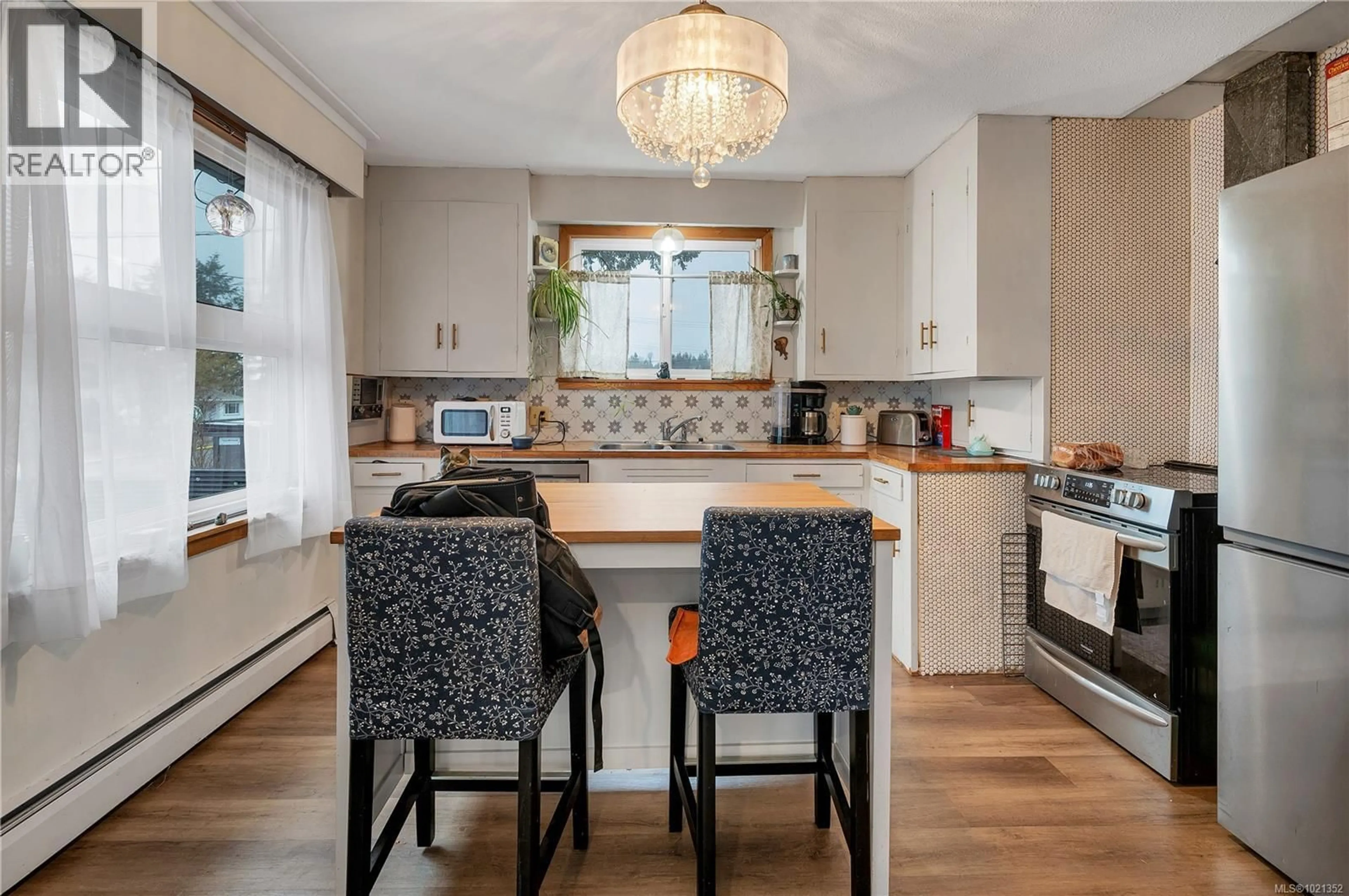 Open concept kitchen, unknown for 800 ALDER STREET, Campbell River British Columbia V9W2P5