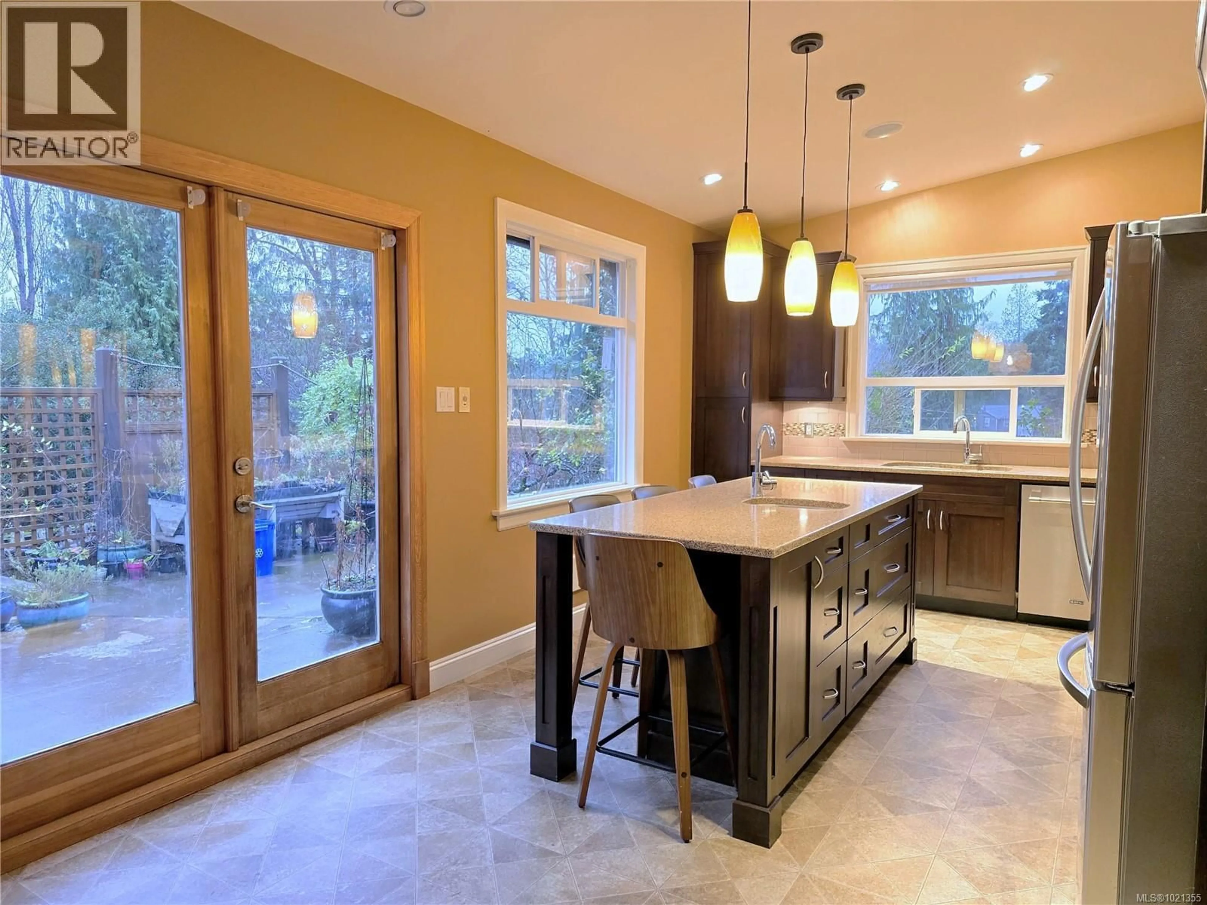Open concept kitchen, ceramic/tile floor for 5843 KINCH AVENUE, Duncan British Columbia V9L1K2