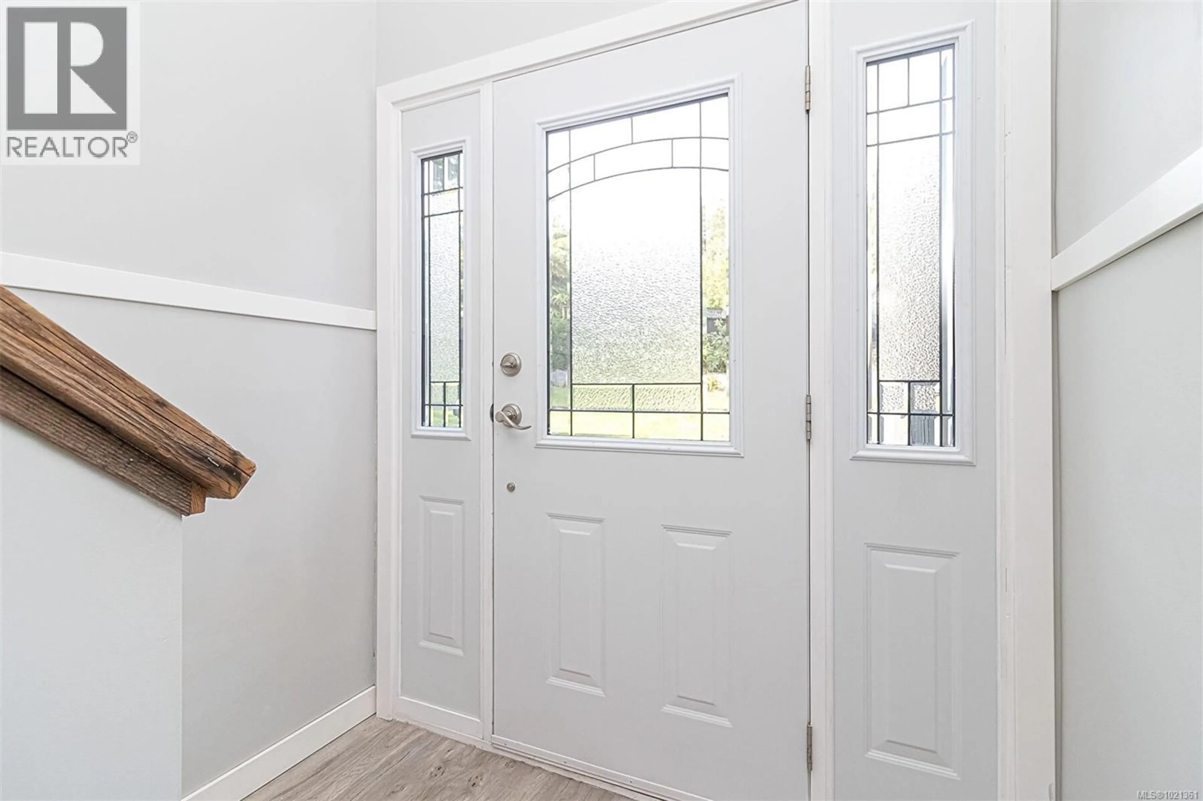 Indoor entryway for 1991 DEAN PARK ROAD, North Saanich British Columbia V8L1C2