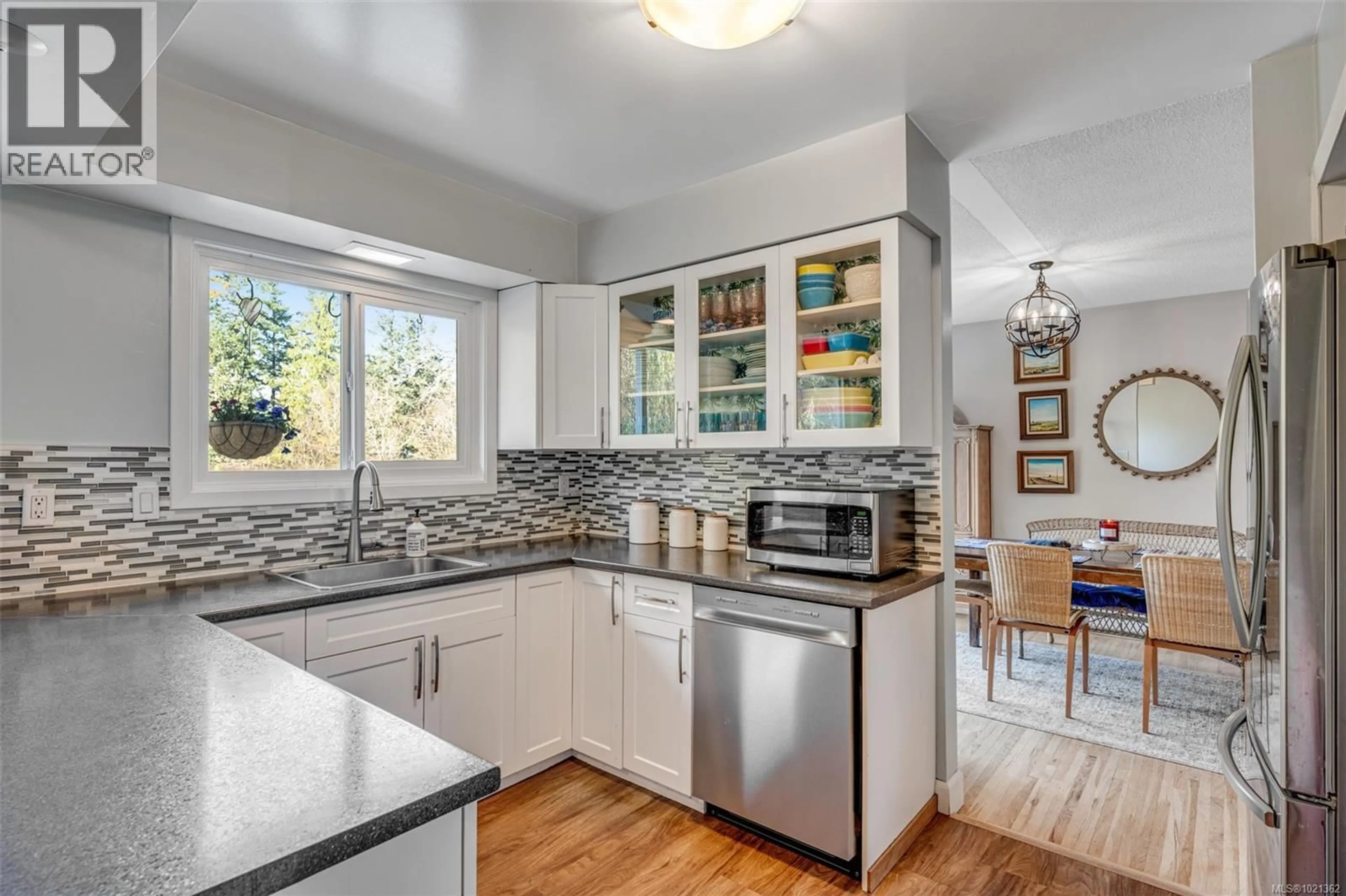 Open concept kitchen, ceramic/tile floor for 9440 GLENELG AVENUE, North Saanich British Columbia V8L5G9