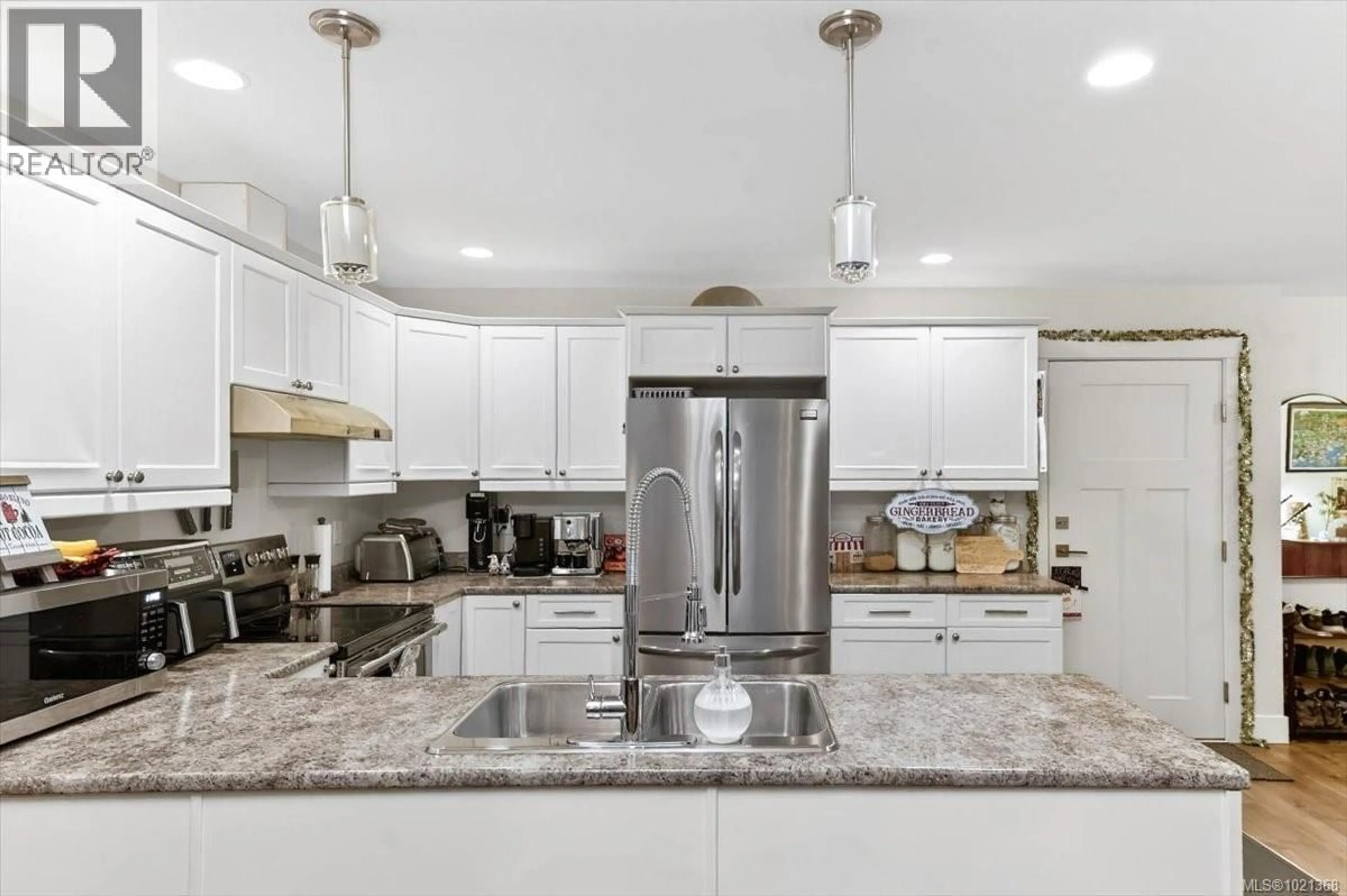 Open concept kitchen, ceramic/tile floor for A - 4626 MAITLAND STREET, Port Alberni British Columbia V9Y7R4