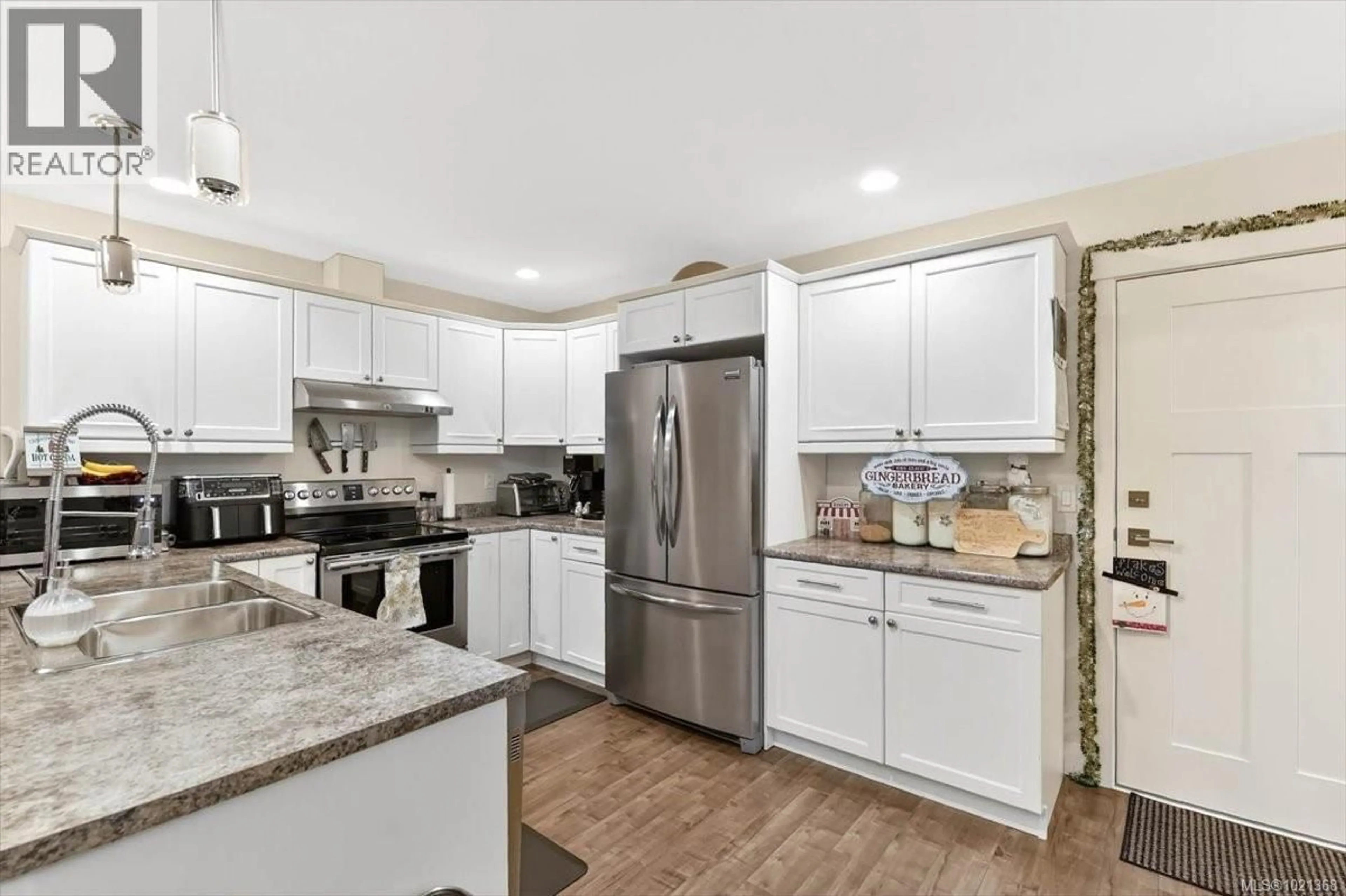 Open concept kitchen, ceramic/tile floor for A - 4626 MAITLAND STREET, Port Alberni British Columbia V9Y7R4