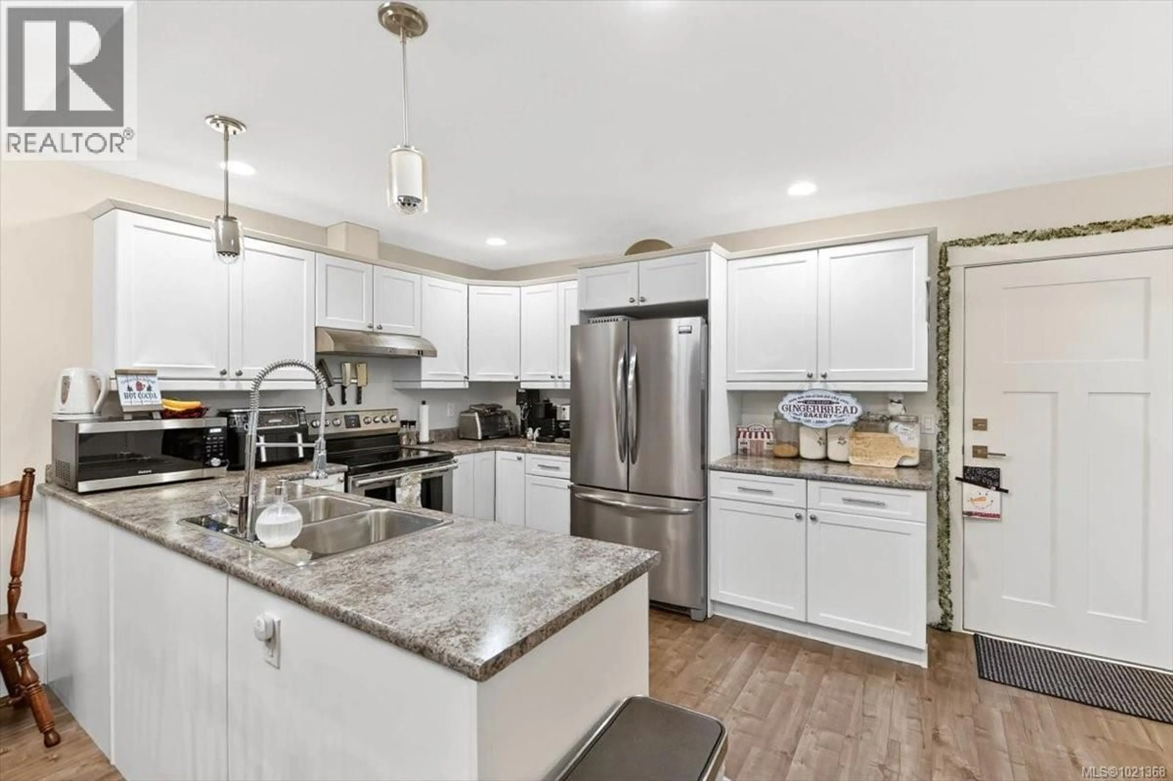 Open concept kitchen, ceramic/tile floor for A - 4626 MAITLAND STREET, Port Alberni British Columbia V9Y7R4