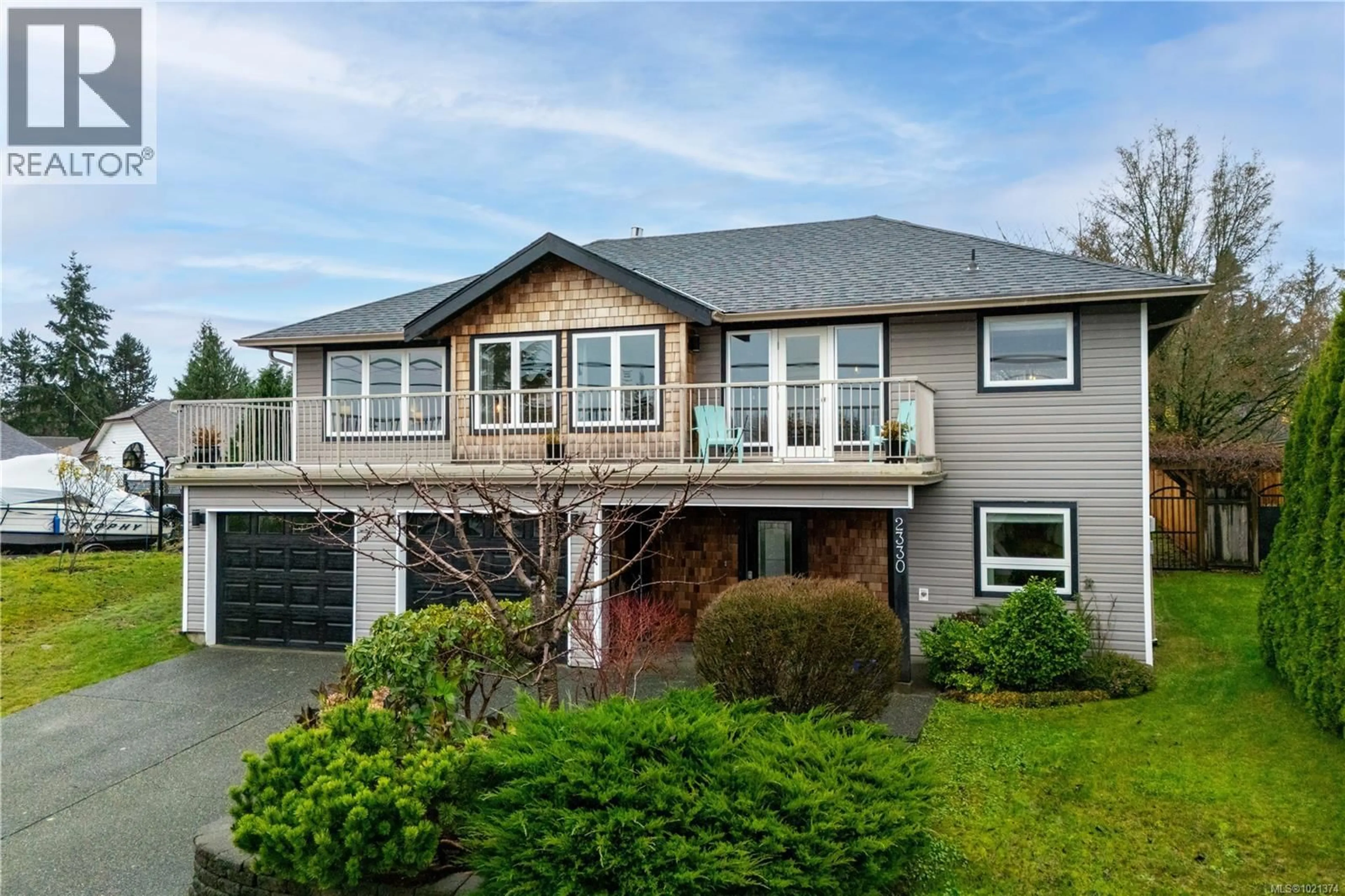 Home with vinyl exterior material, unknown for 2330 GALERNO ROAD, Campbell River British Columbia V9W8A5