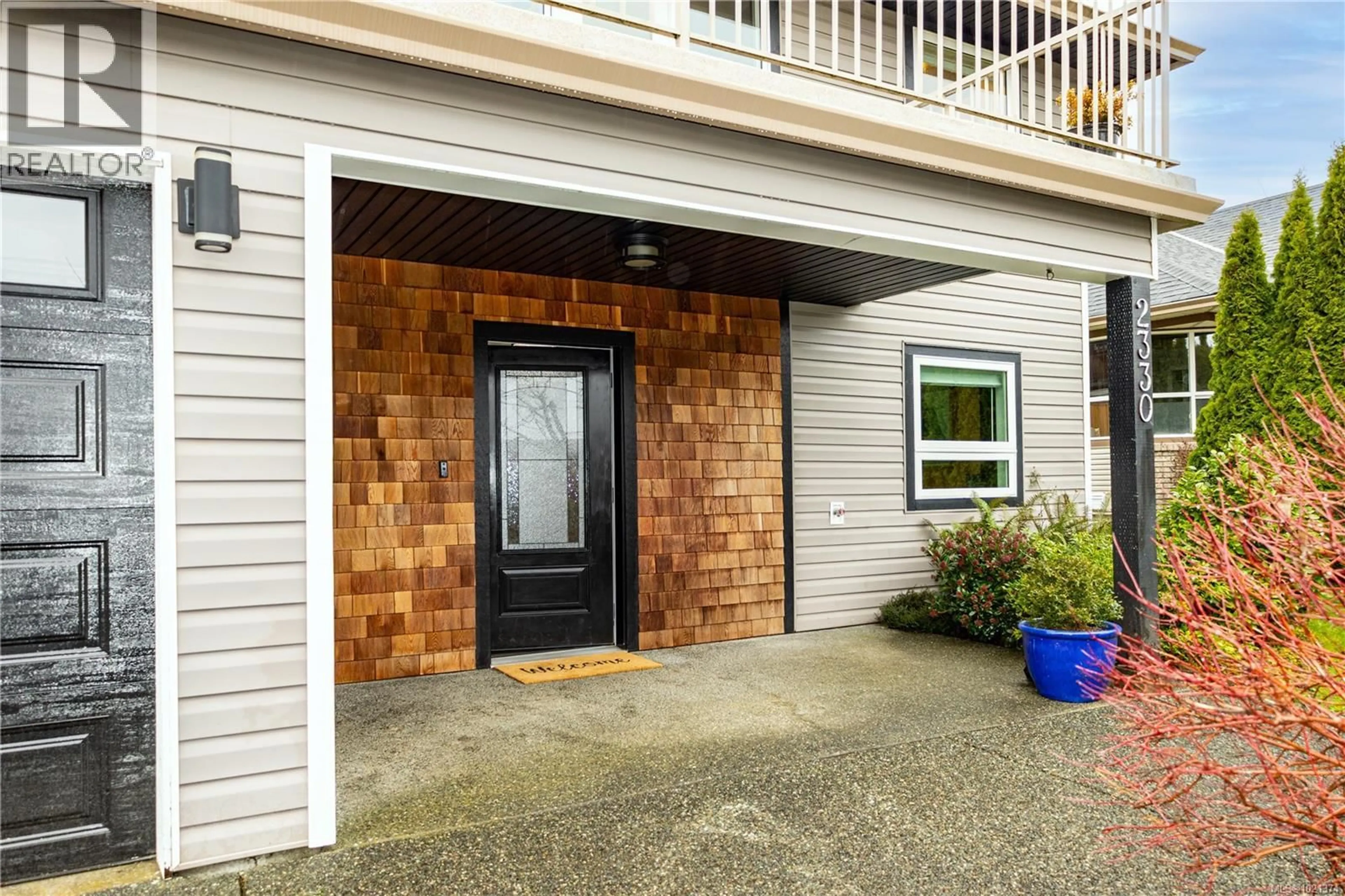 Indoor entryway for 2330 GALERNO ROAD, Campbell River British Columbia V9W8A5