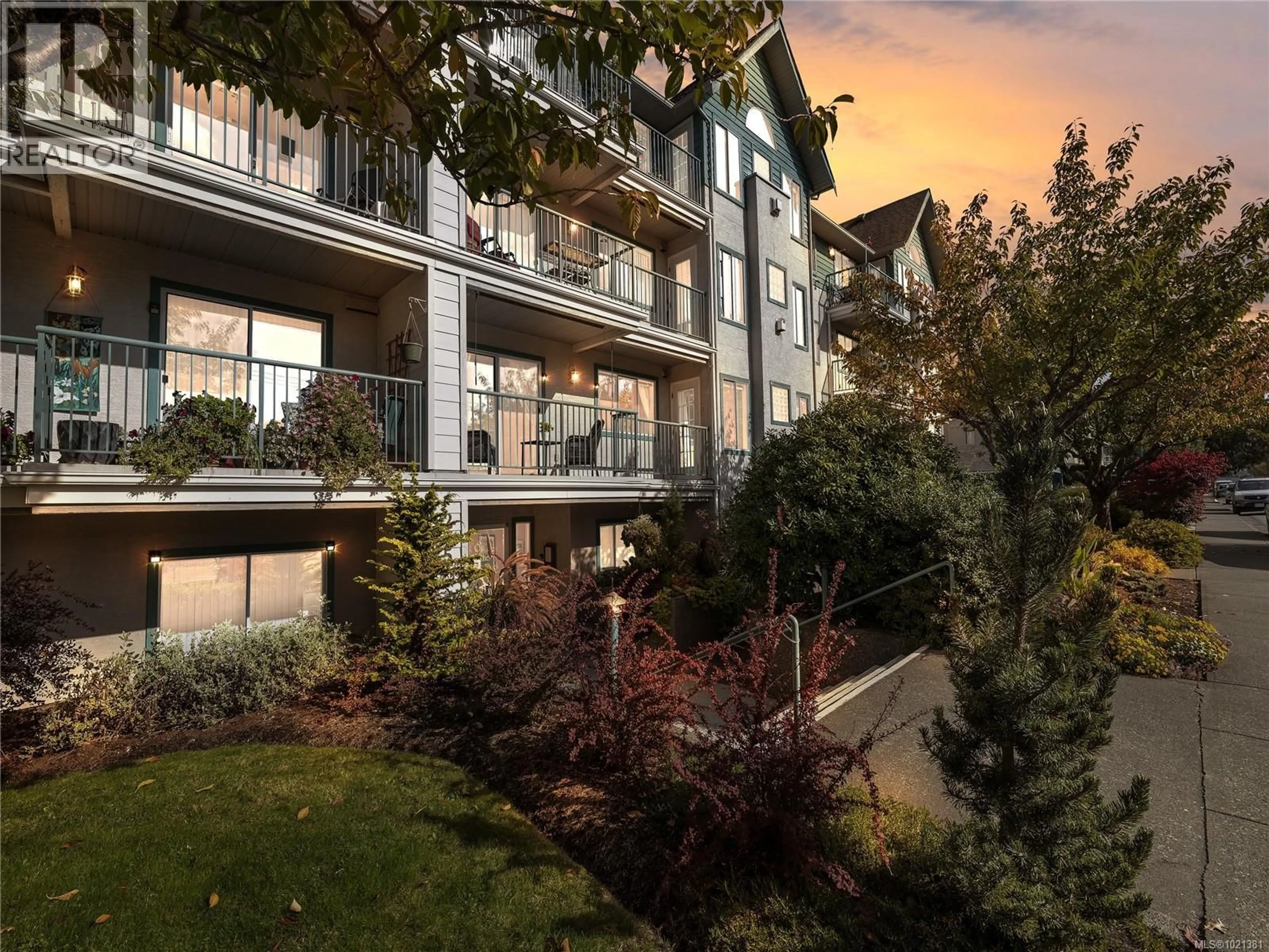 A pic from outside/outdoor area/front of a property/back of a property/a pic from drone, water/lake/river/ocean view for 302 - 275 FIRST STREET, Duncan British Columbia V9L1R3