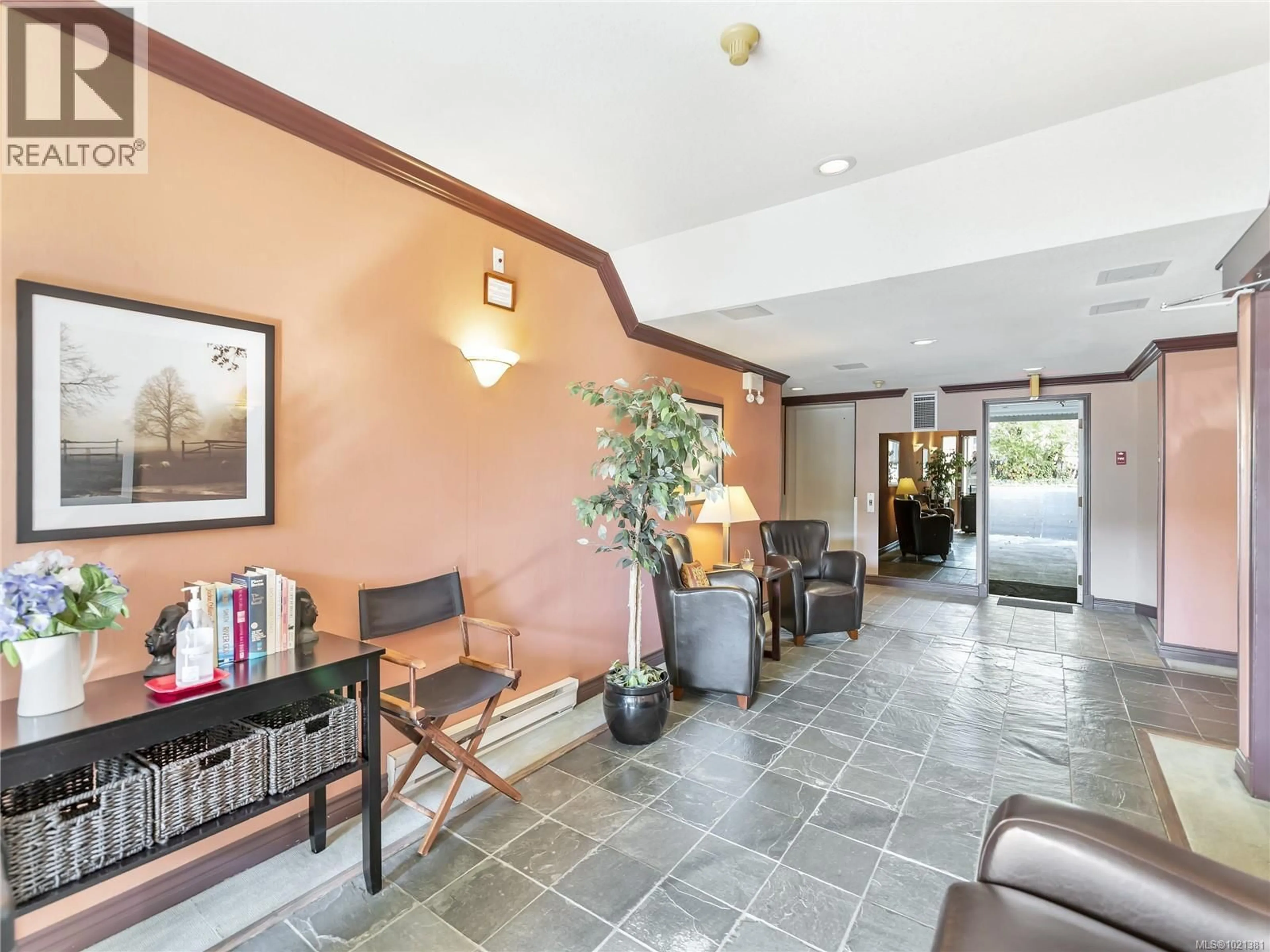 Lobby for 302 - 275 FIRST STREET, Duncan British Columbia V9L1R3