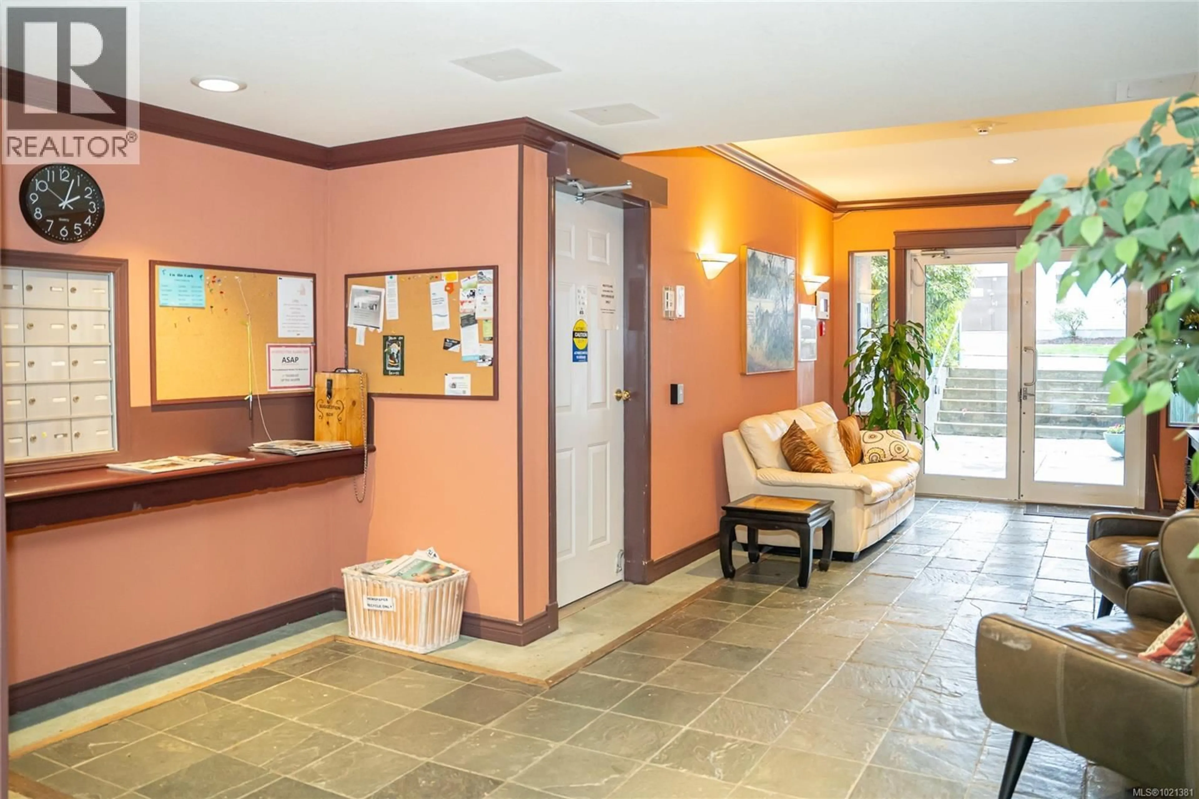 Lobby for 302 - 275 FIRST STREET, Duncan British Columbia V9L1R3