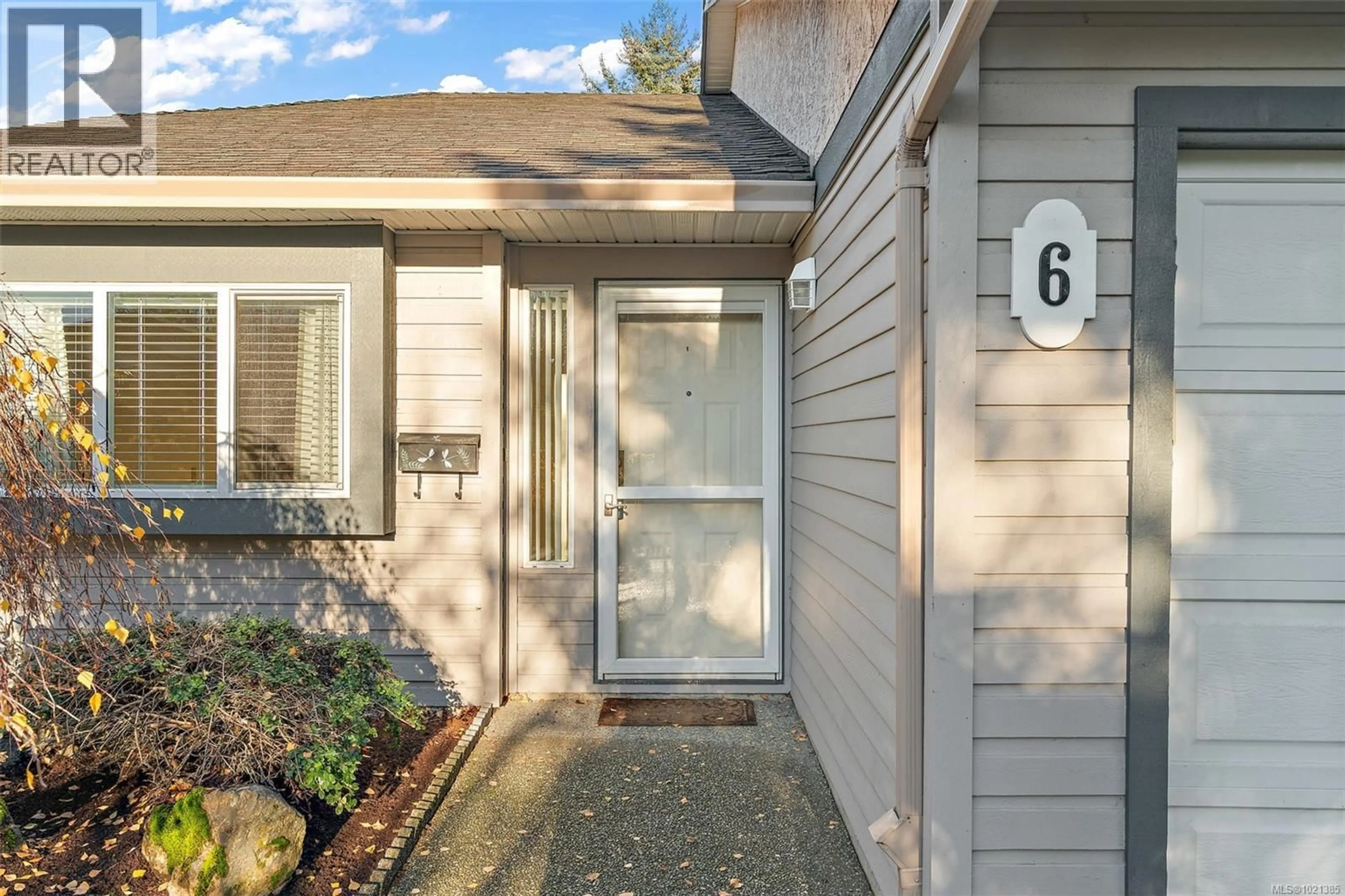Home with vinyl exterior material, street for 6 - 515 MOUNT VIEW AVENUE, Colwood British Columbia V9B2B2