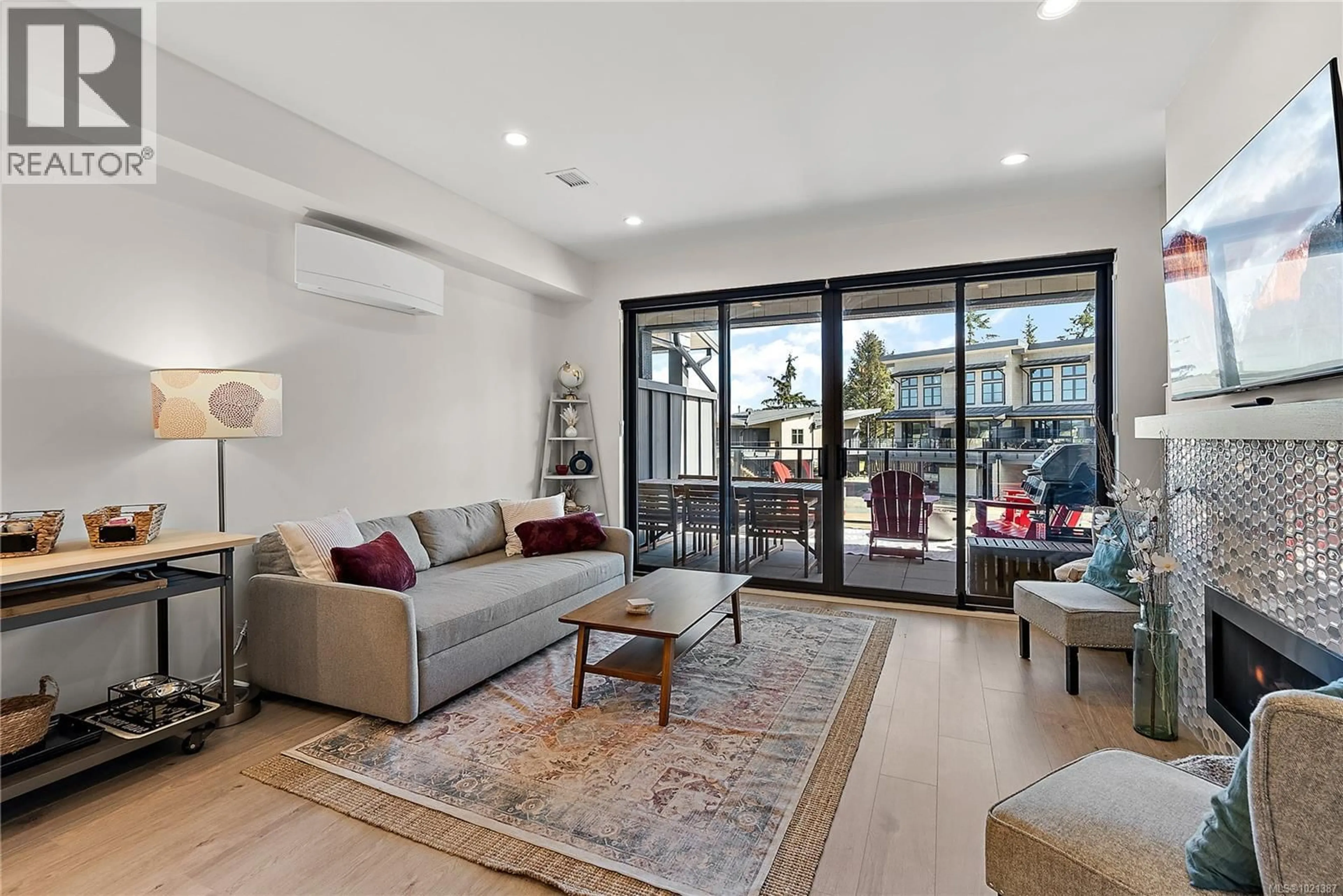 Living room with furniture, unknown for 6 - 9022 CLARKSON AVENUE, Black Creek British Columbia V9J1B3