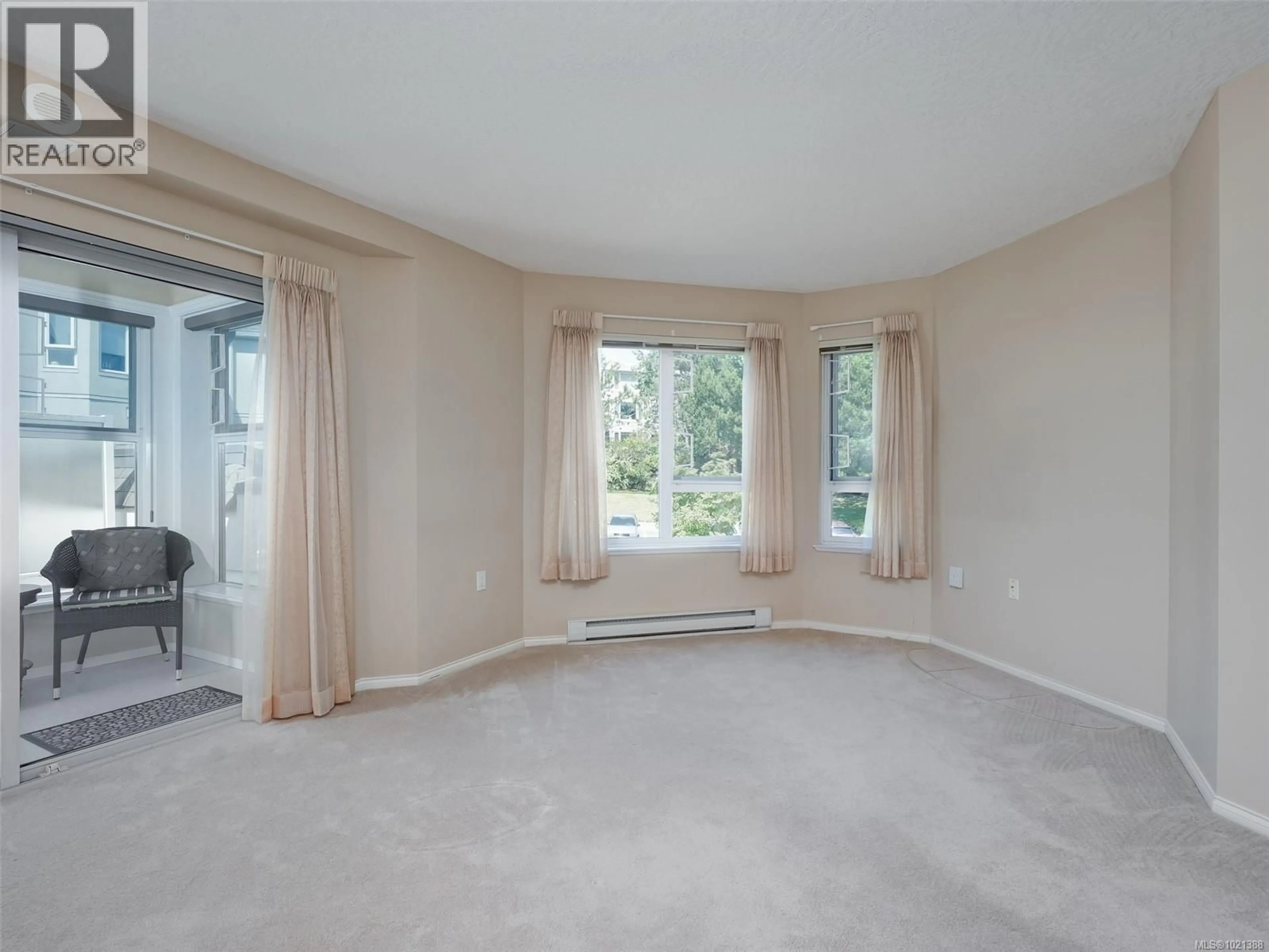 A pic of a room for 301 - 1521 CHURCH AVENUE, Saanich British Columbia V8P5T2