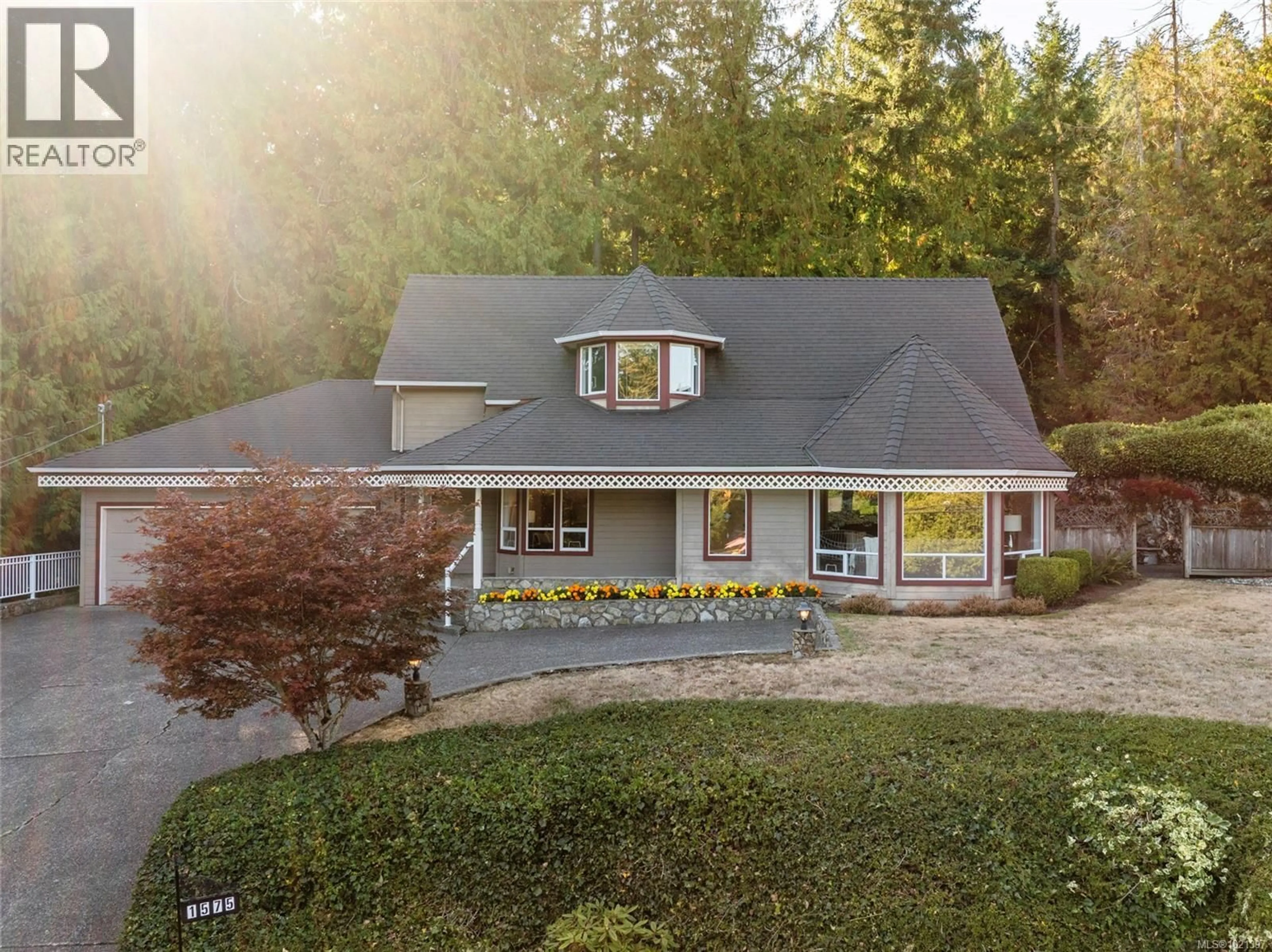 A pic from outside/outdoor area/front of a property/back of a property/a pic from drone, mountain view for 1575 DEAN PARK ROAD, North Saanich British Columbia V8L5E5