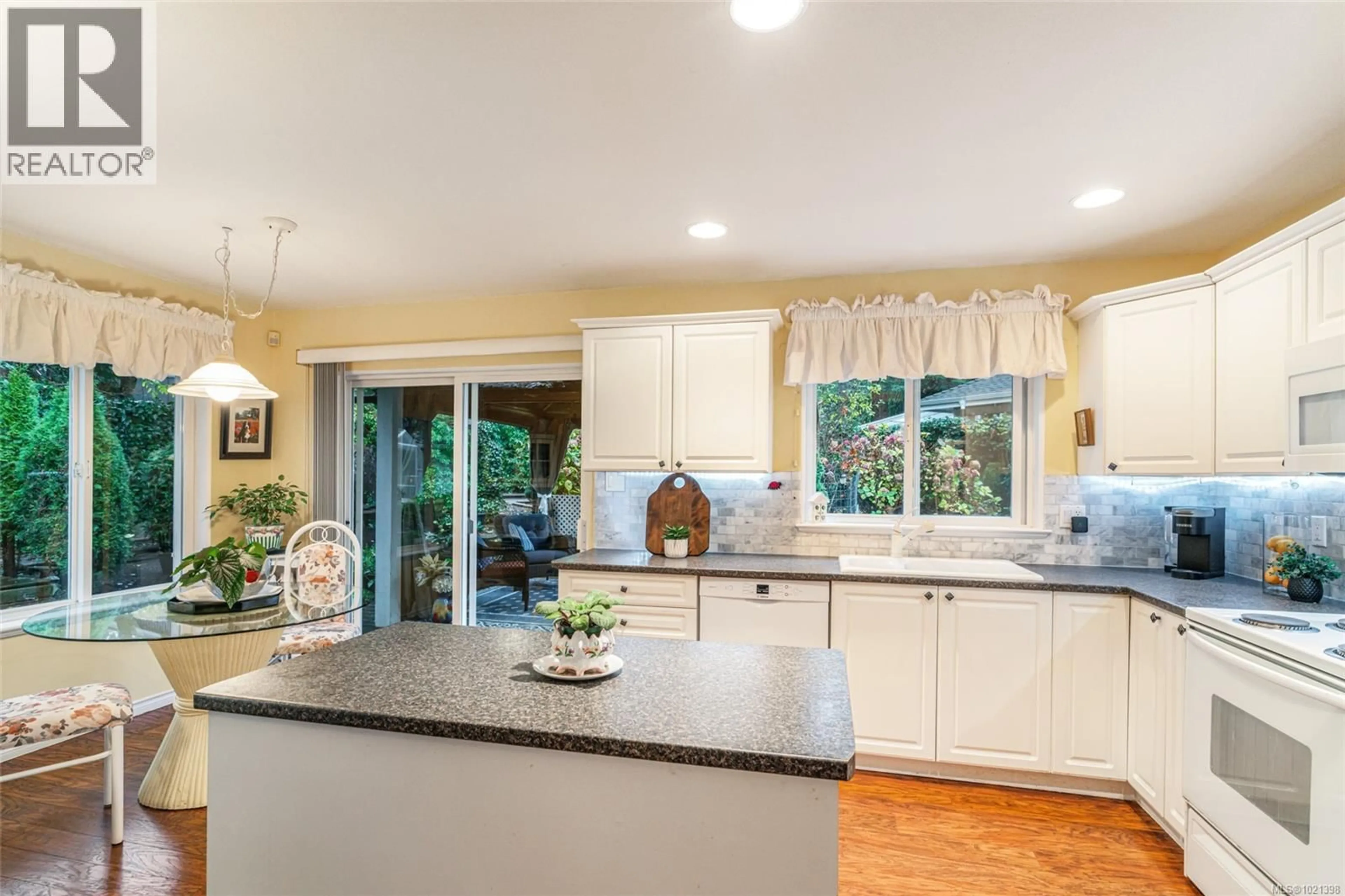 Open concept kitchen, unknown for 83 BRIDGEWATER LANE, Parksville British Columbia V9P2V9