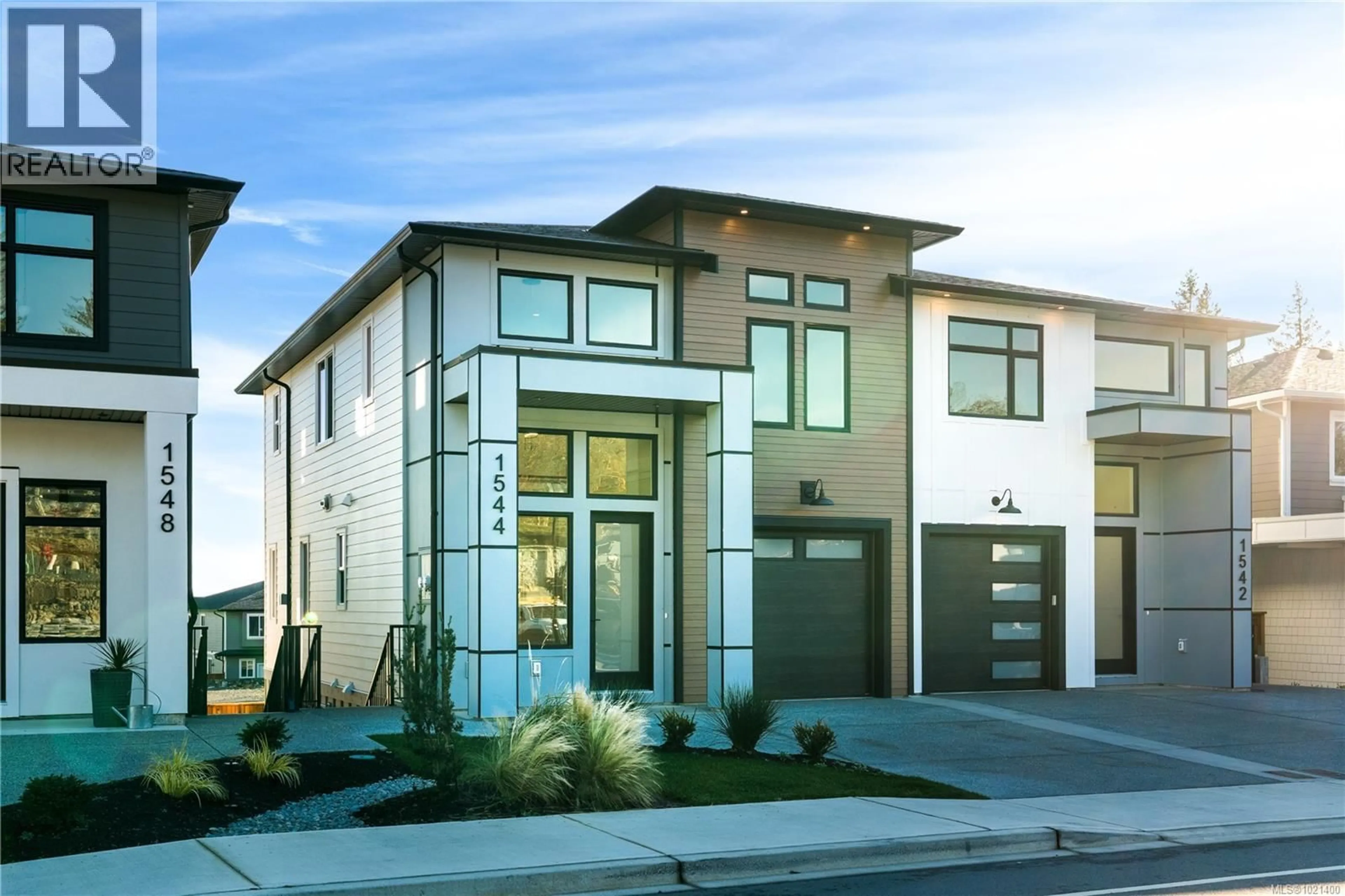 Home with vinyl exterior material, street for 1544 MARBLE PLACE, Langford British Columbia V9B7A2