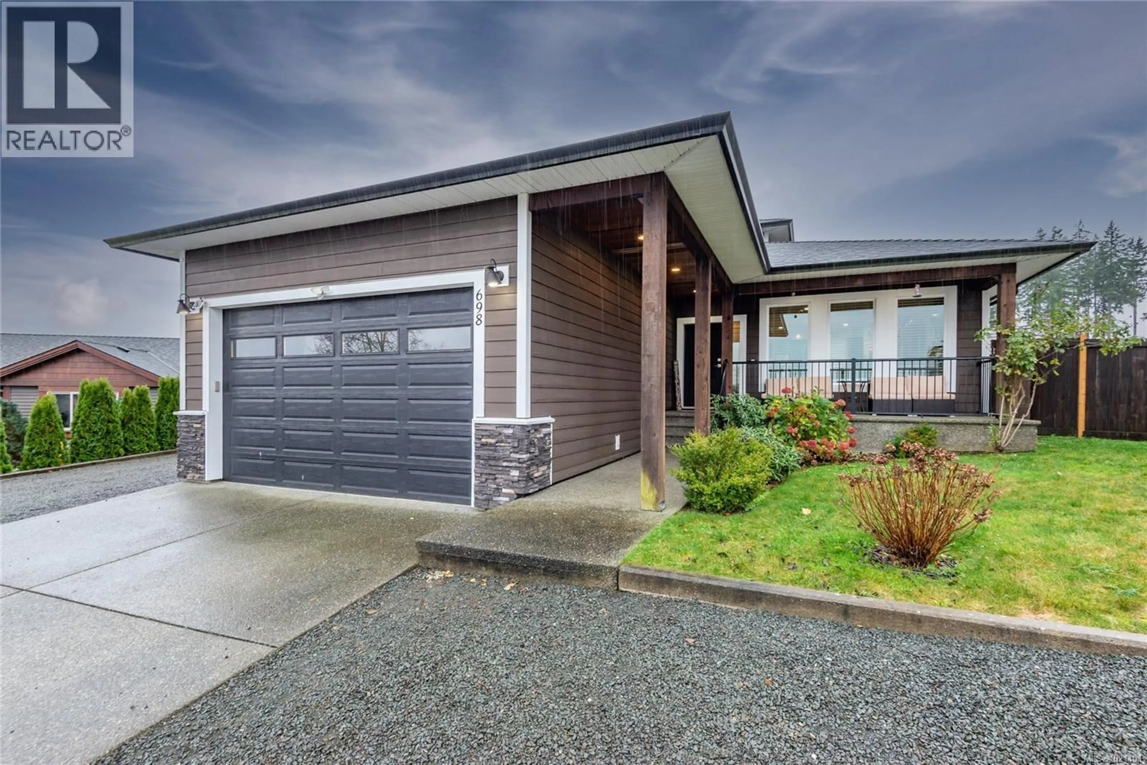 Home with vinyl exterior material, street for 698 EAGLE VIEW PLACE, Campbell River British Columbia V9W0B2
