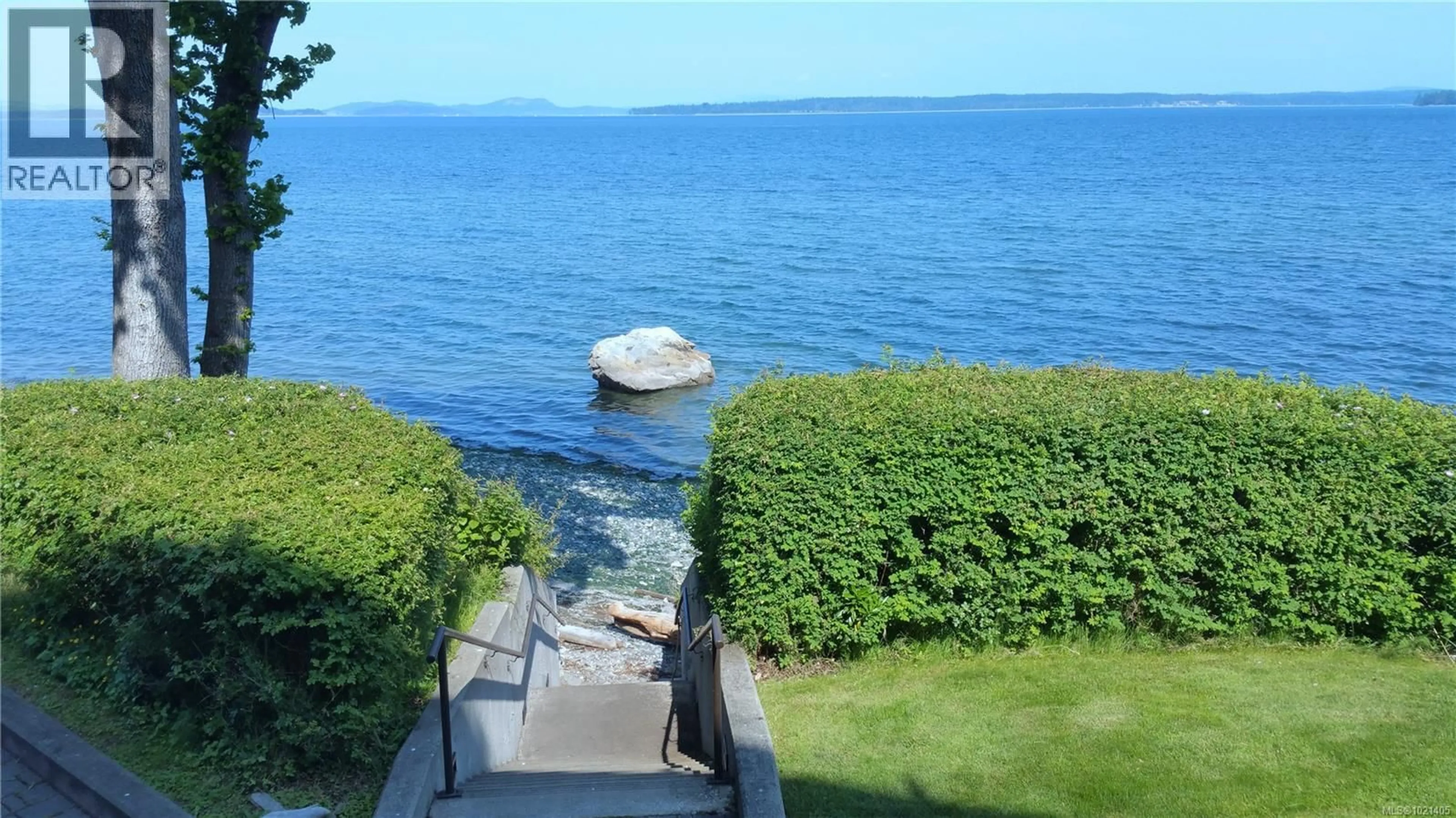 A pic from outside/outdoor area/front of a property/back of a property/a pic from drone, water/lake/river/ocean view for 102 - 9115 LOCHSIDE DRIVE, North Saanich British Columbia V8L1N1