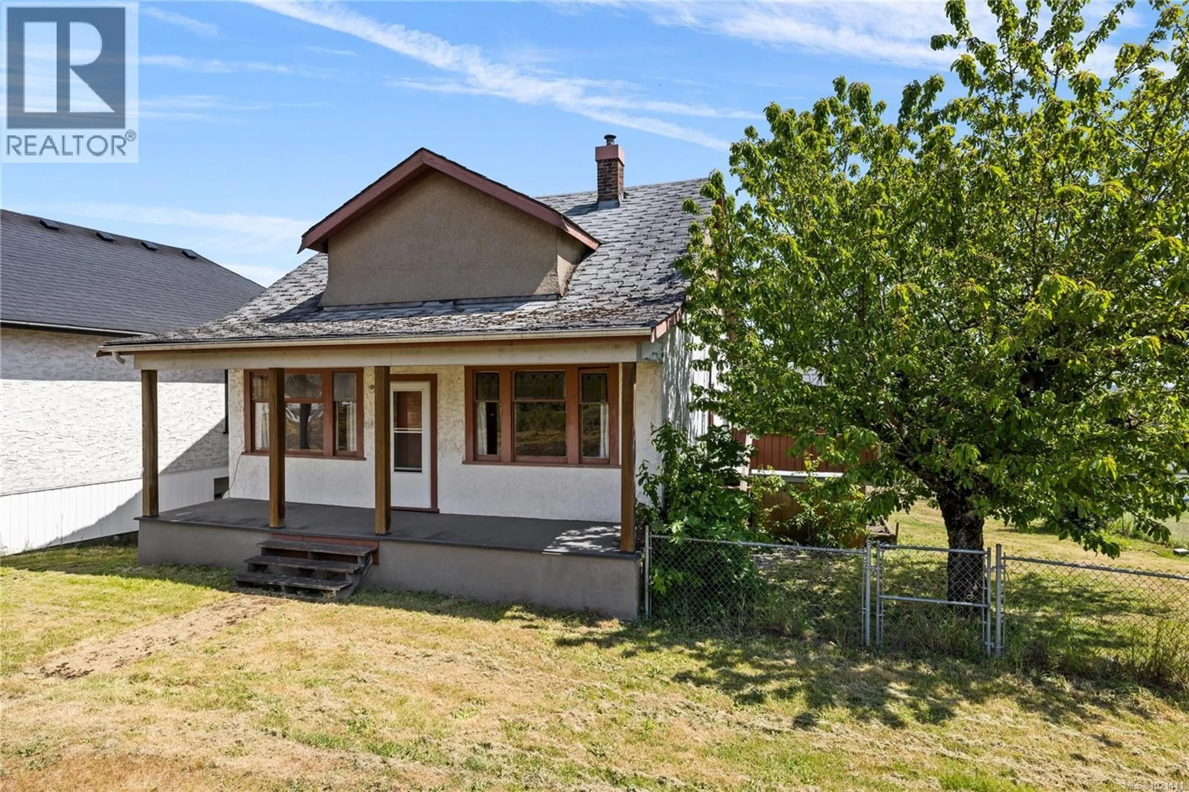 A pic from outside/outdoor area/front of a property/back of a property/a pic from drone, street for 19 VIEW STREET, Nanaimo British Columbia V9R4N3