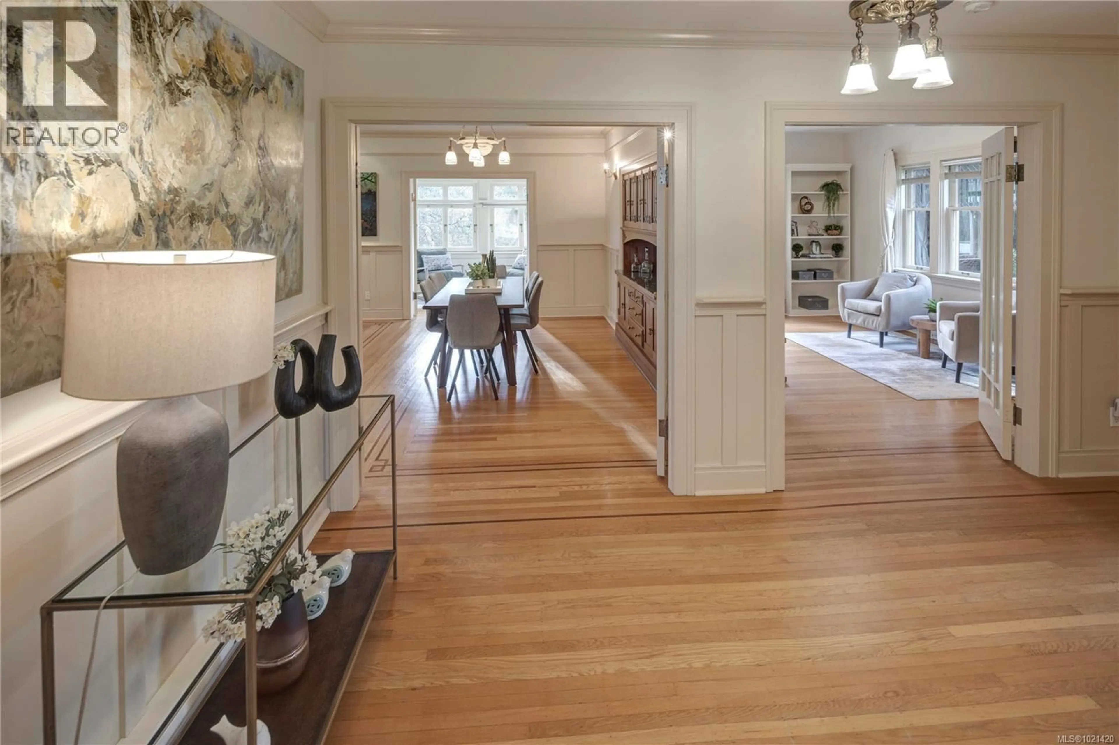 Indoor foyer for 1 - 753 PEMBERTON ROAD, Victoria British Columbia V8S3R3