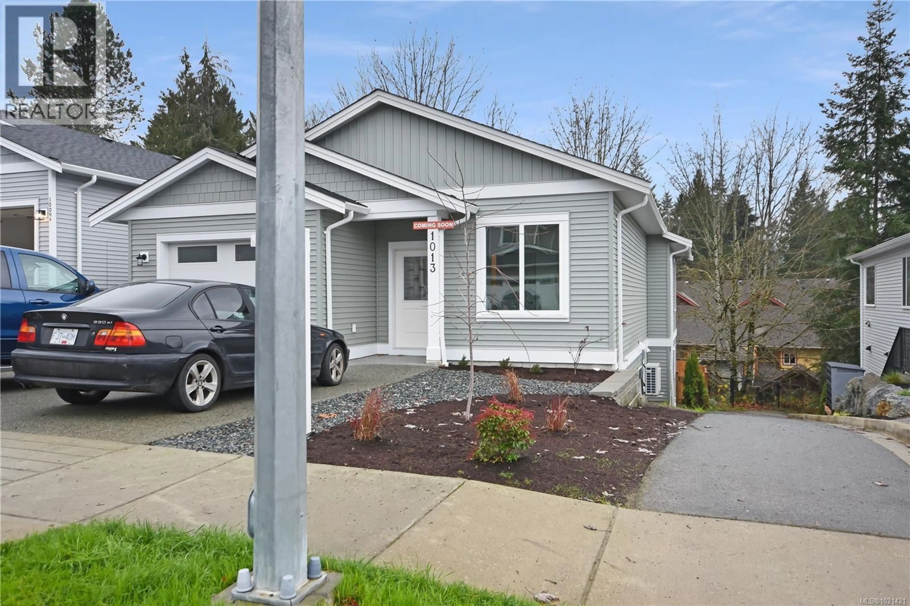 Home with vinyl exterior material, street for 1013 ROZZANO PLACE, Ladysmith British Columbia V9G1P8
