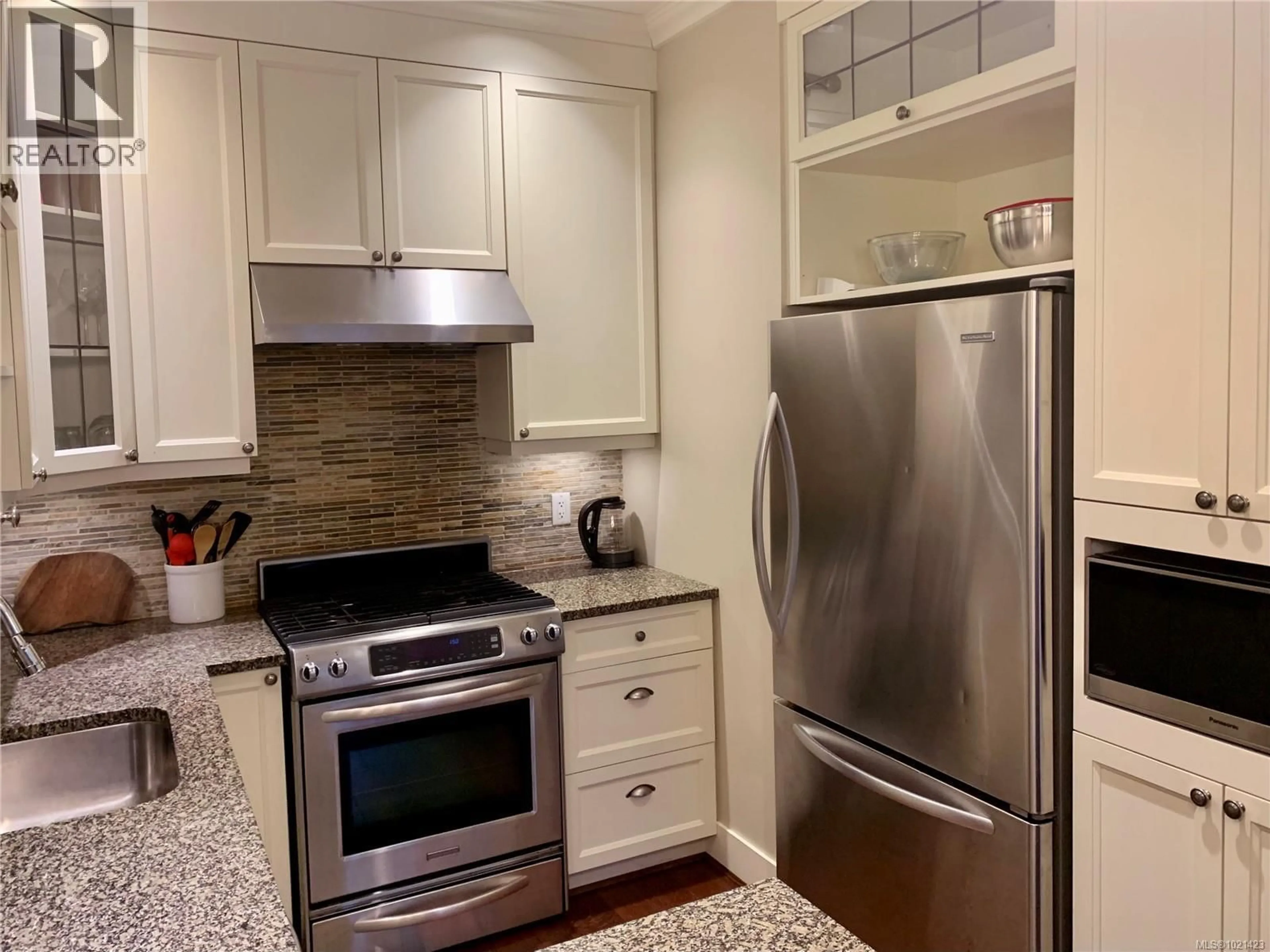 Unknown for 8 - 675 SUPERIOR STREET, Victoria British Columbia V8V1V1