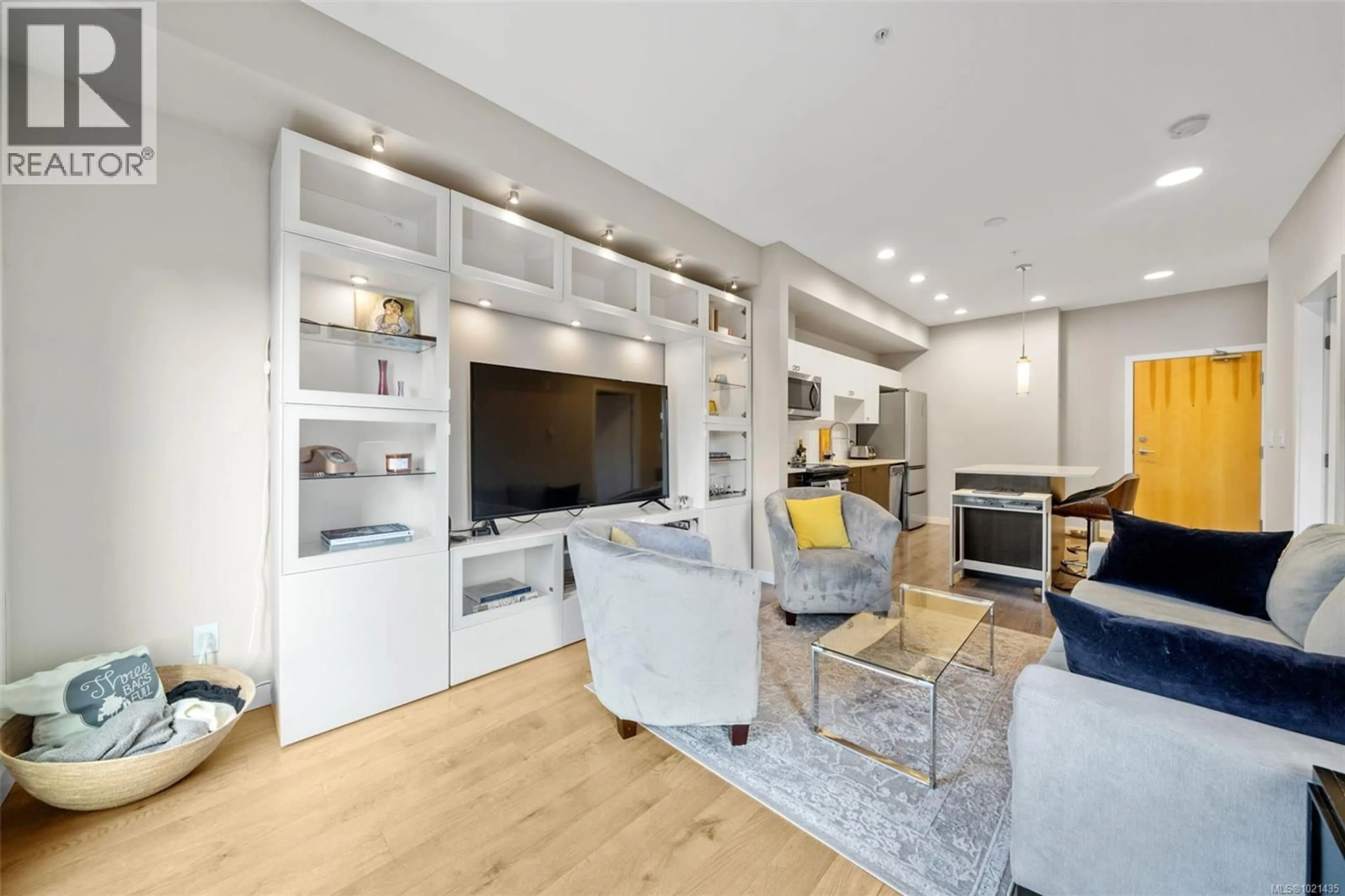 Living room with furniture, unknown for 404 - 767 TYEE ROAD, Victoria British Columbia V9A0G5