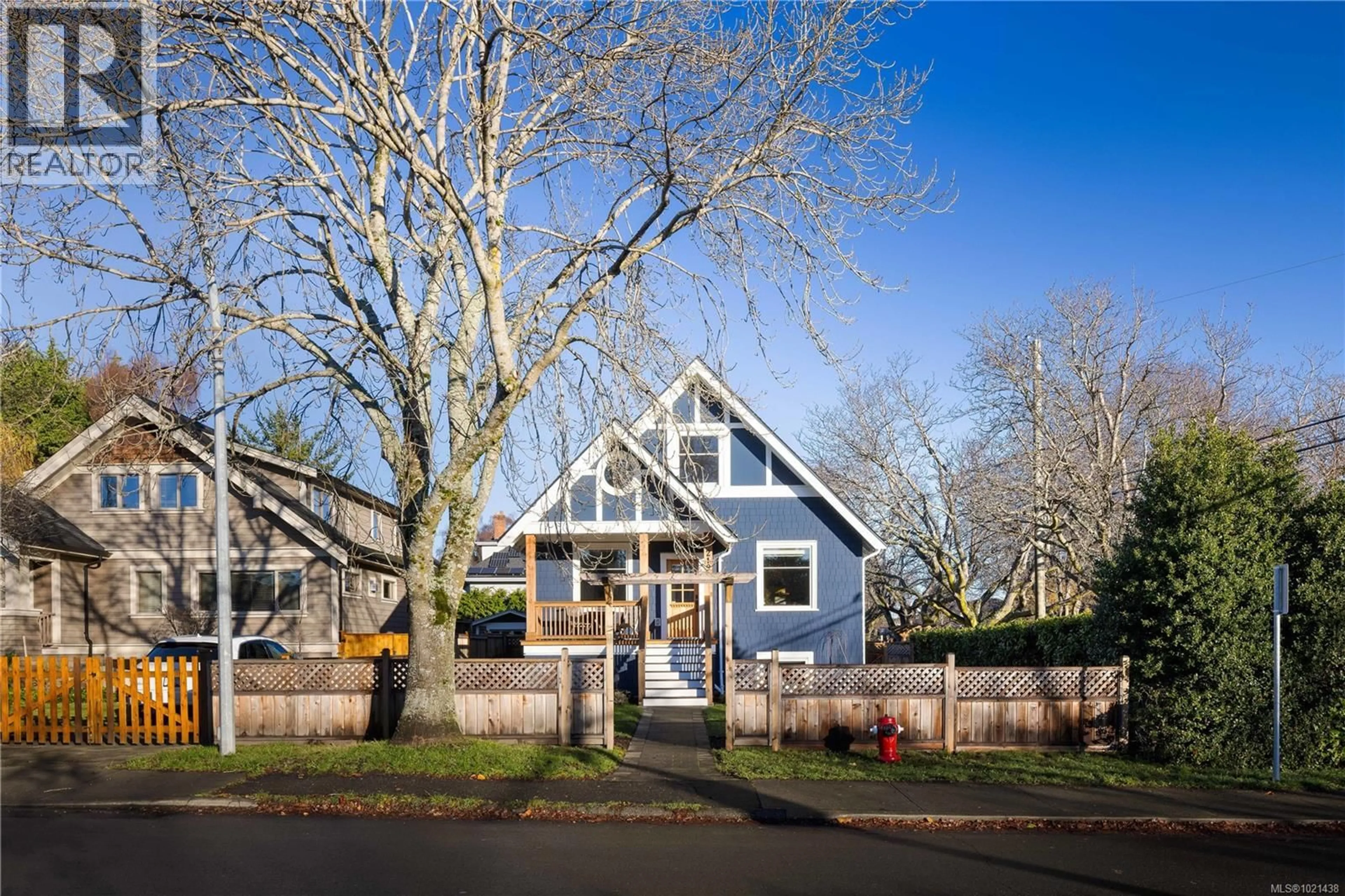 Home with vinyl exterior material, street for 2194 CENTRAL AVENUE, Oak Bay British Columbia V8S2R5