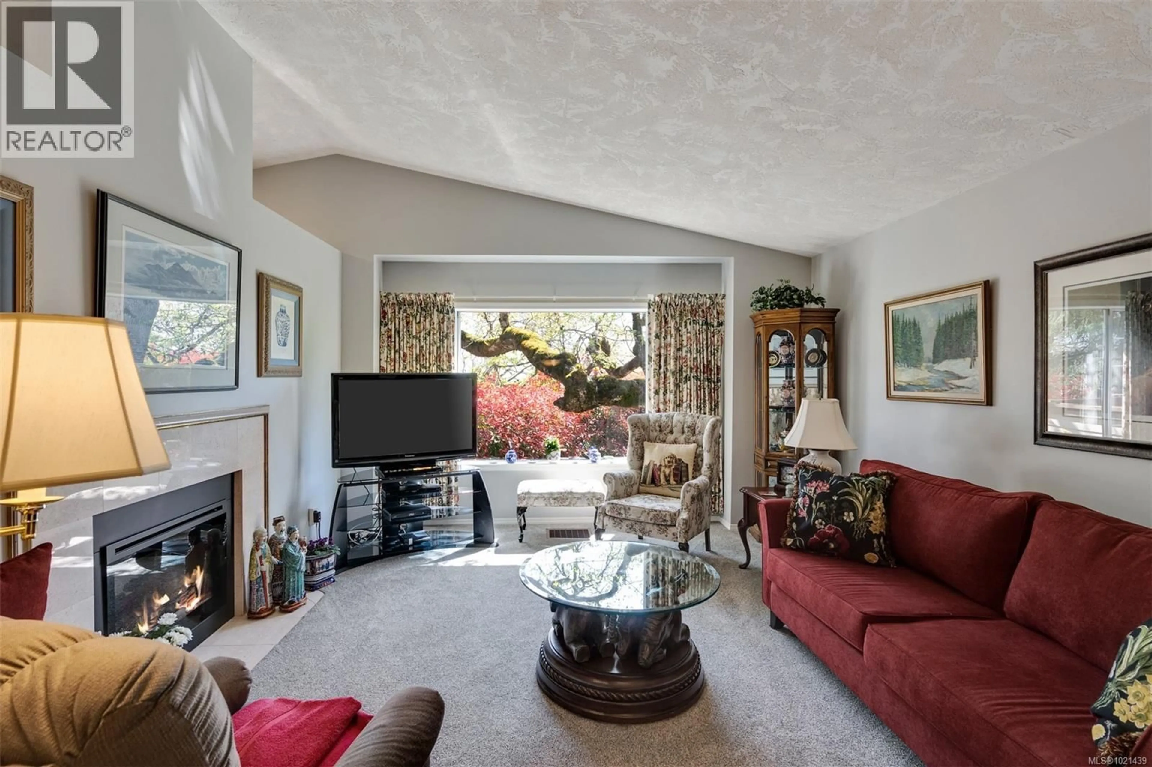 Living room with furniture, unknown for 22 - 901 KENTWOOD LANE, Saanich British Columbia V8Y2Y6