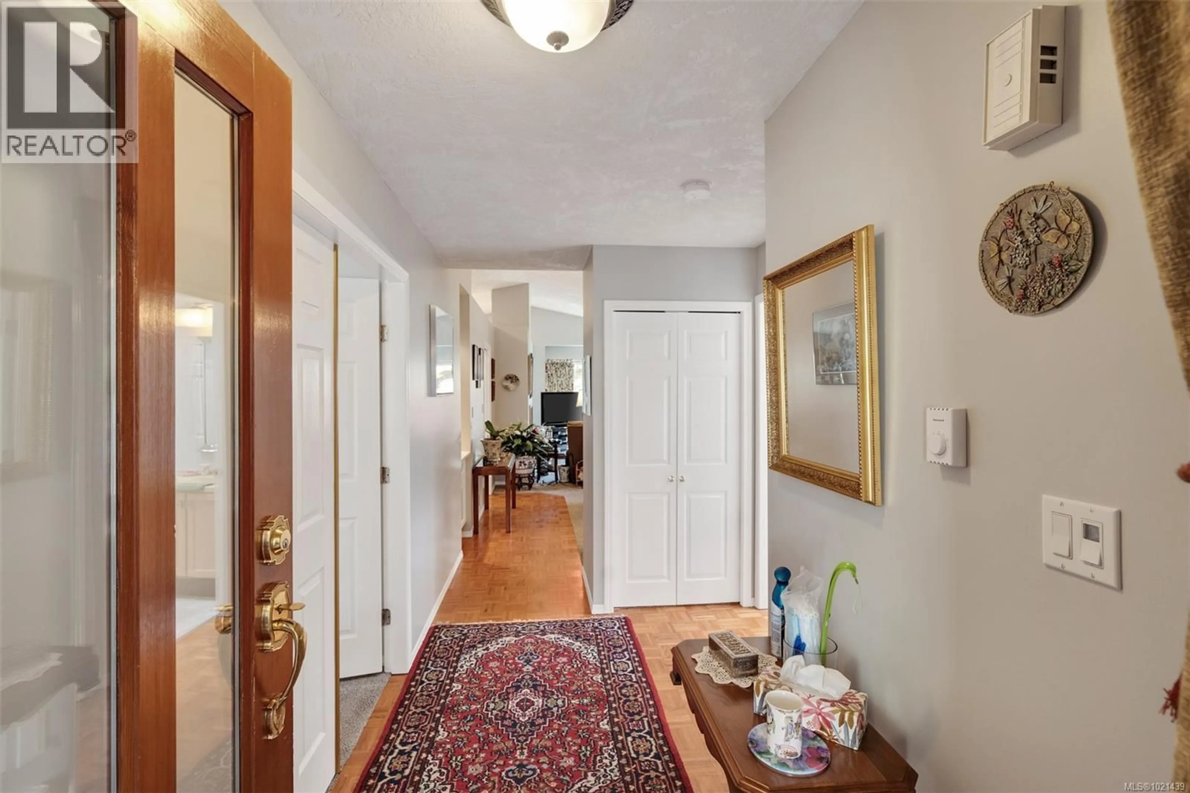 Indoor entryway for 22 - 901 KENTWOOD LANE, Saanich British Columbia V8Y2Y6