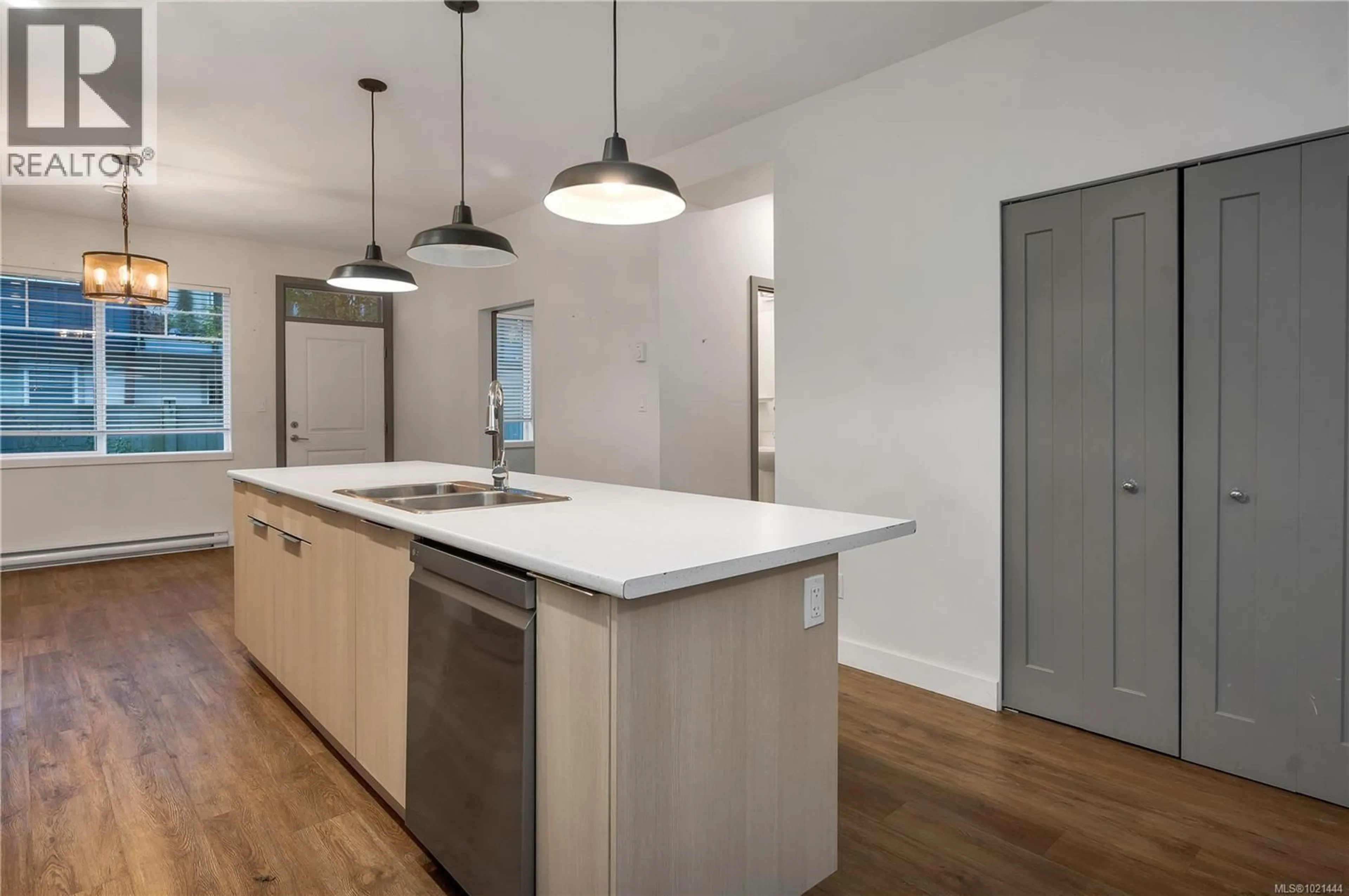 Open concept kitchen, unknown for 4 - 796 ISLAND HIGHWAY SOUTH, Campbell River British Columbia V9W1A6