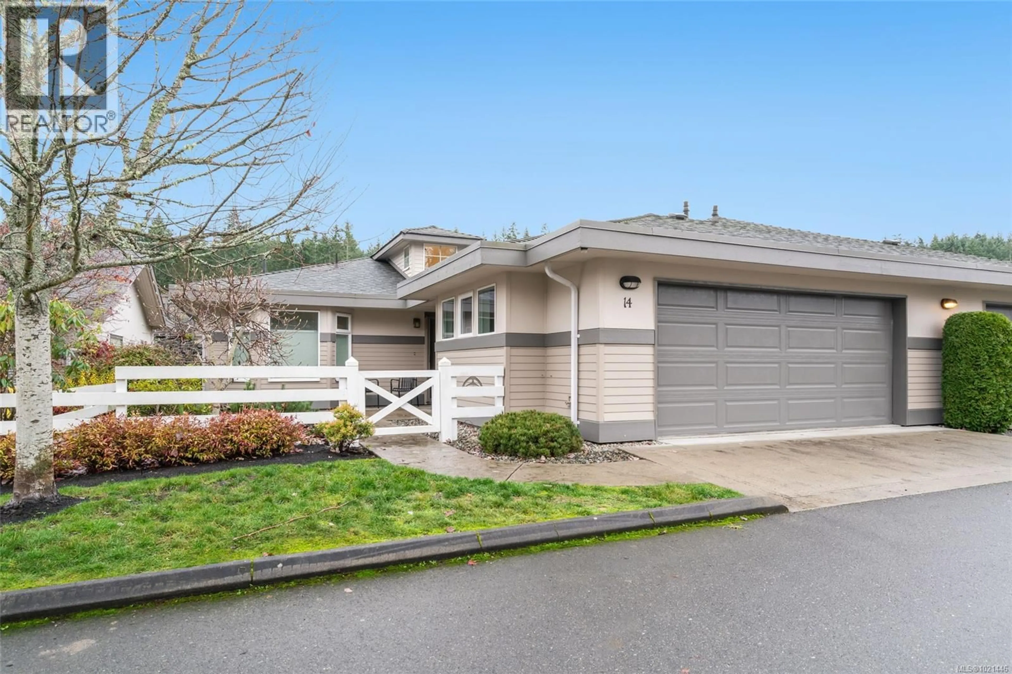 Home with vinyl exterior material, street for 14 - 500 CORFIELD STREET SOUTH, Parksville British Columbia V9P0A8
