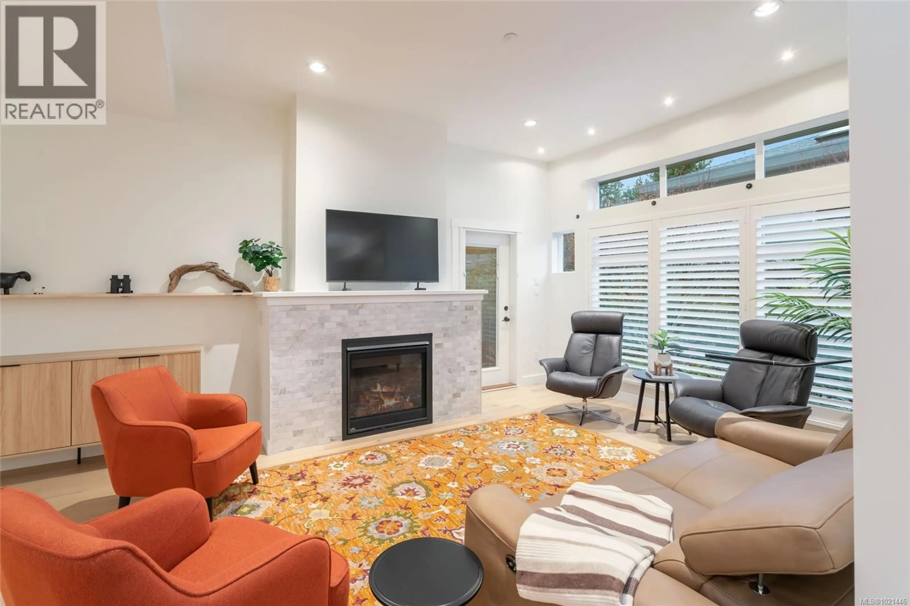 Living room with furniture, ceramic/tile floor for 14 - 500 CORFIELD STREET SOUTH, Parksville British Columbia V9P0A8