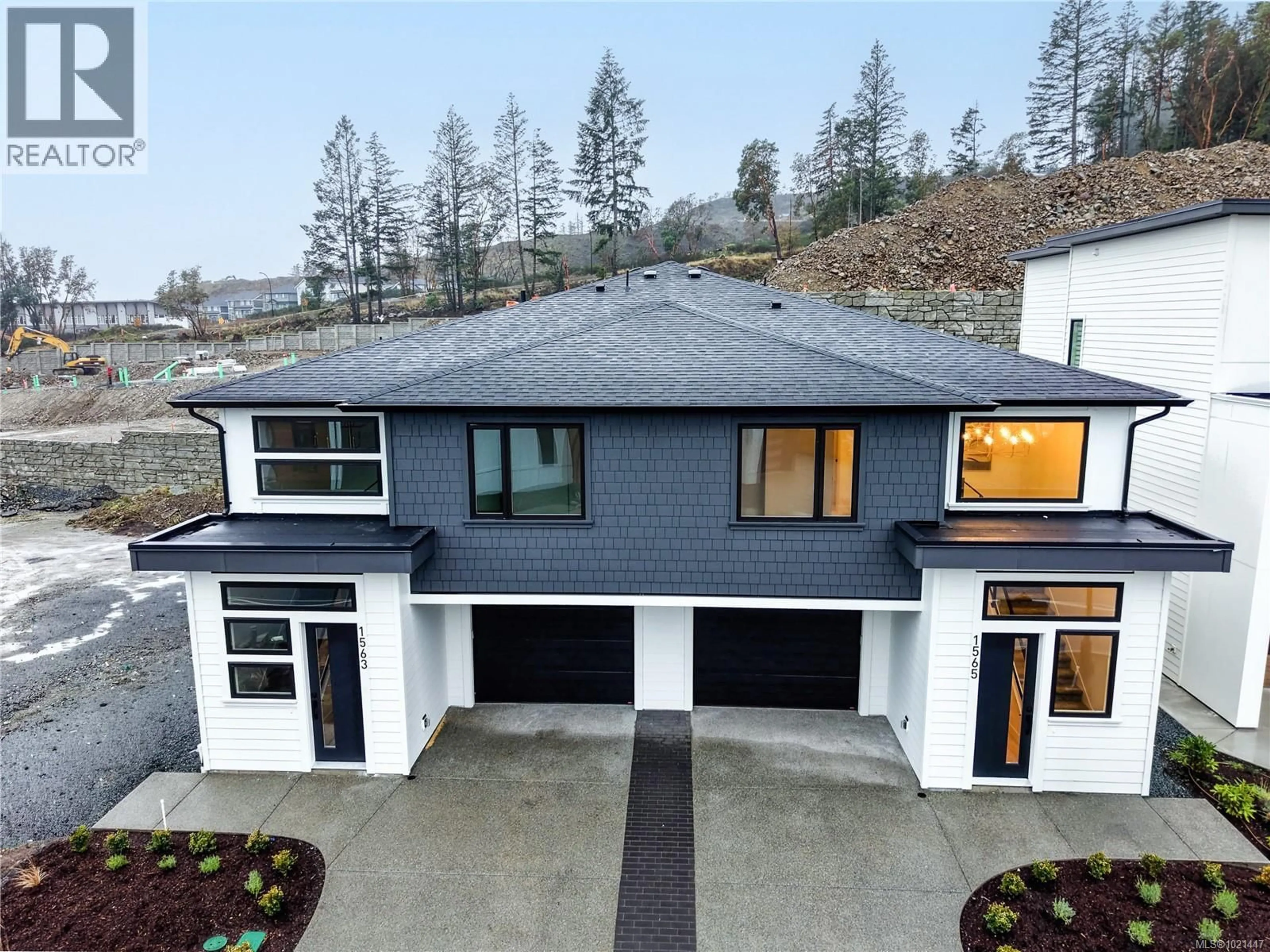 A pic from outside/outdoor area/front of a property/back of a property/a pic from drone, mountain view for 1563 MARBLE PLACE, Langford British Columbia V9B7A2