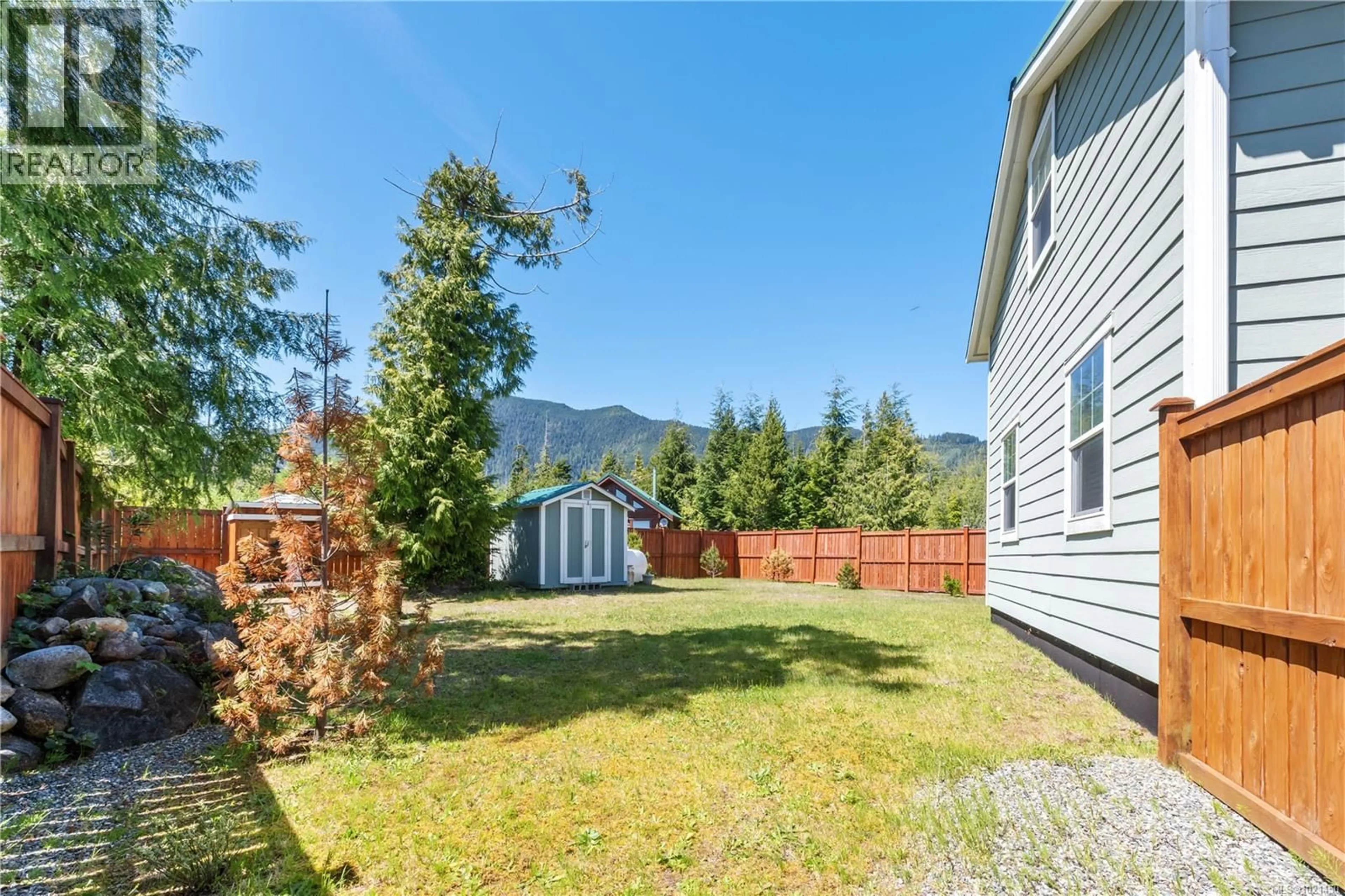 Patio, mountain view for 1129 FIFTH AVENUE, Ucluelet British Columbia V0R3A0