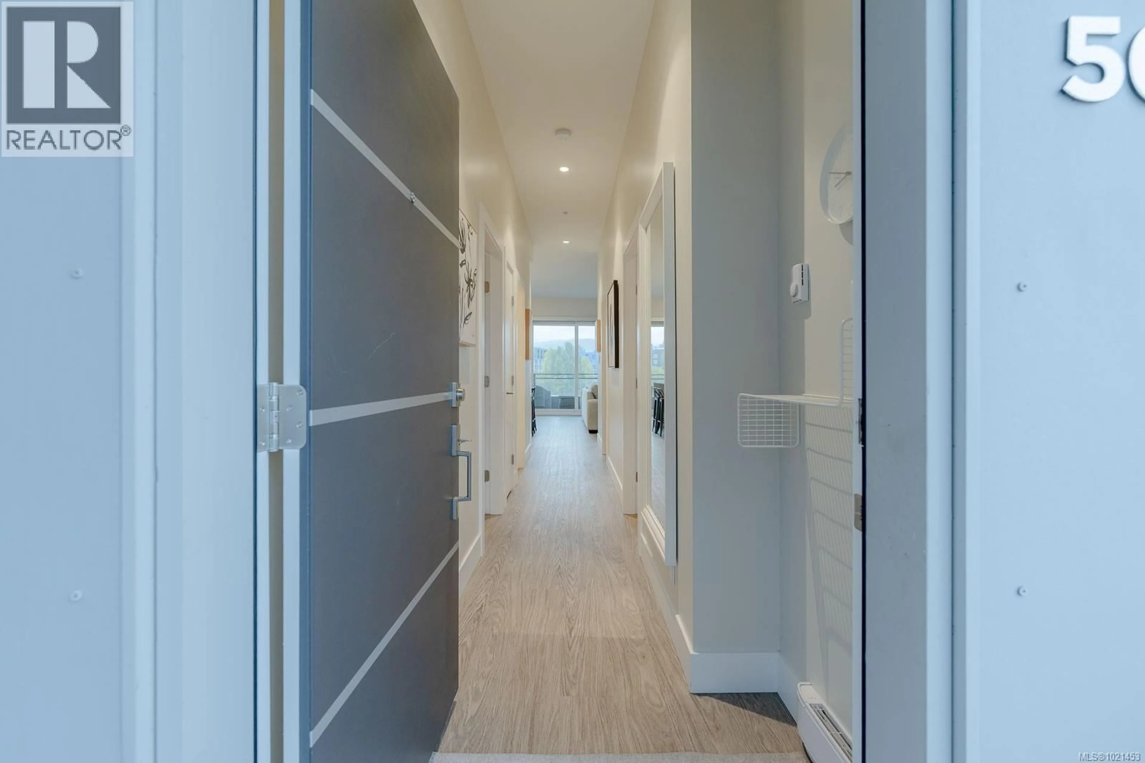 Indoor entryway for 508 - 91 CHAPEL STREET, Nanaimo British Columbia V9R0J3
