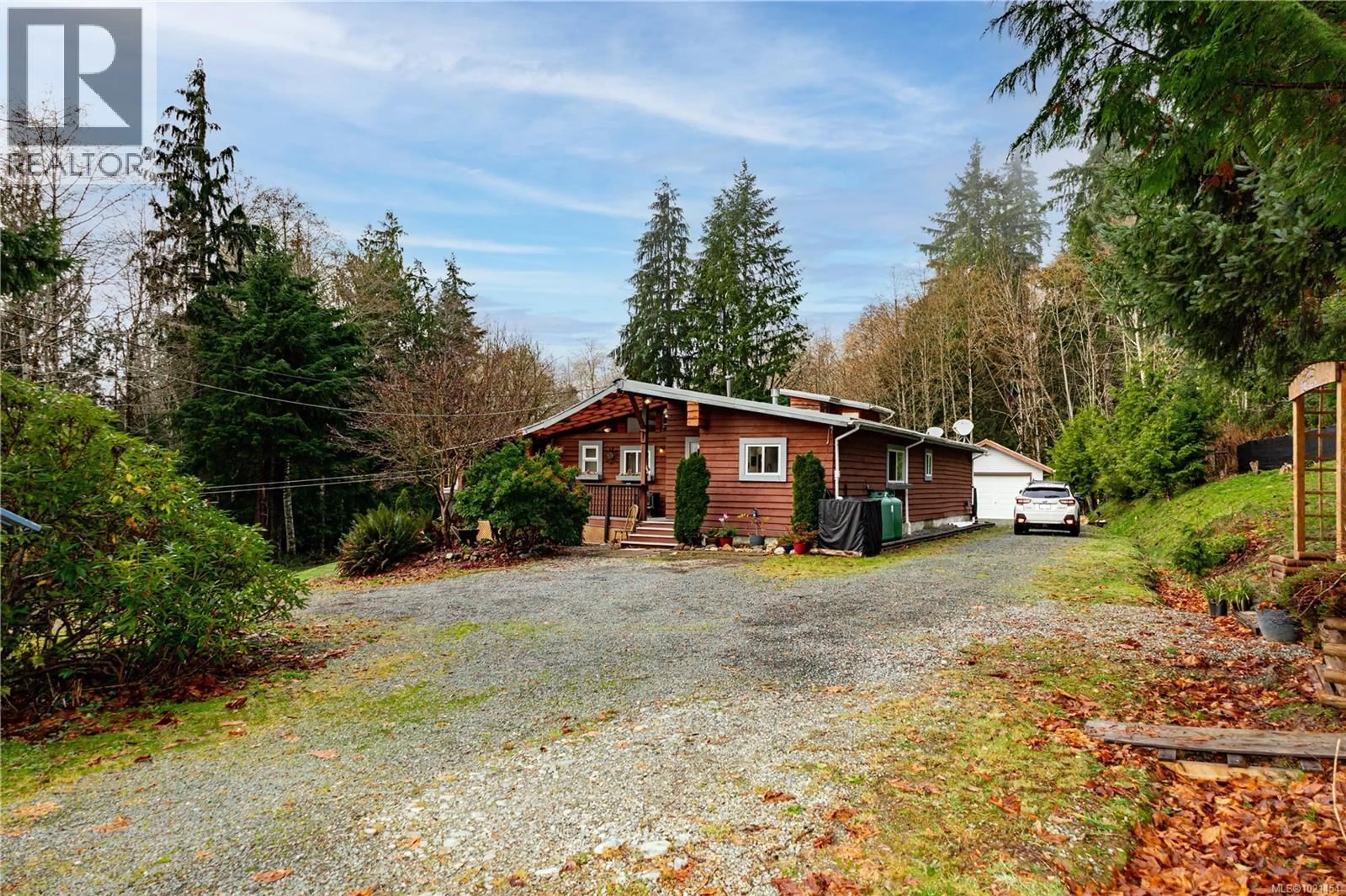 A pic from outside/outdoor area/front of a property/back of a property/a pic from drone, unknown for 1877 MOUNTVIEW DRIVE, Sayward British Columbia V0P1R0