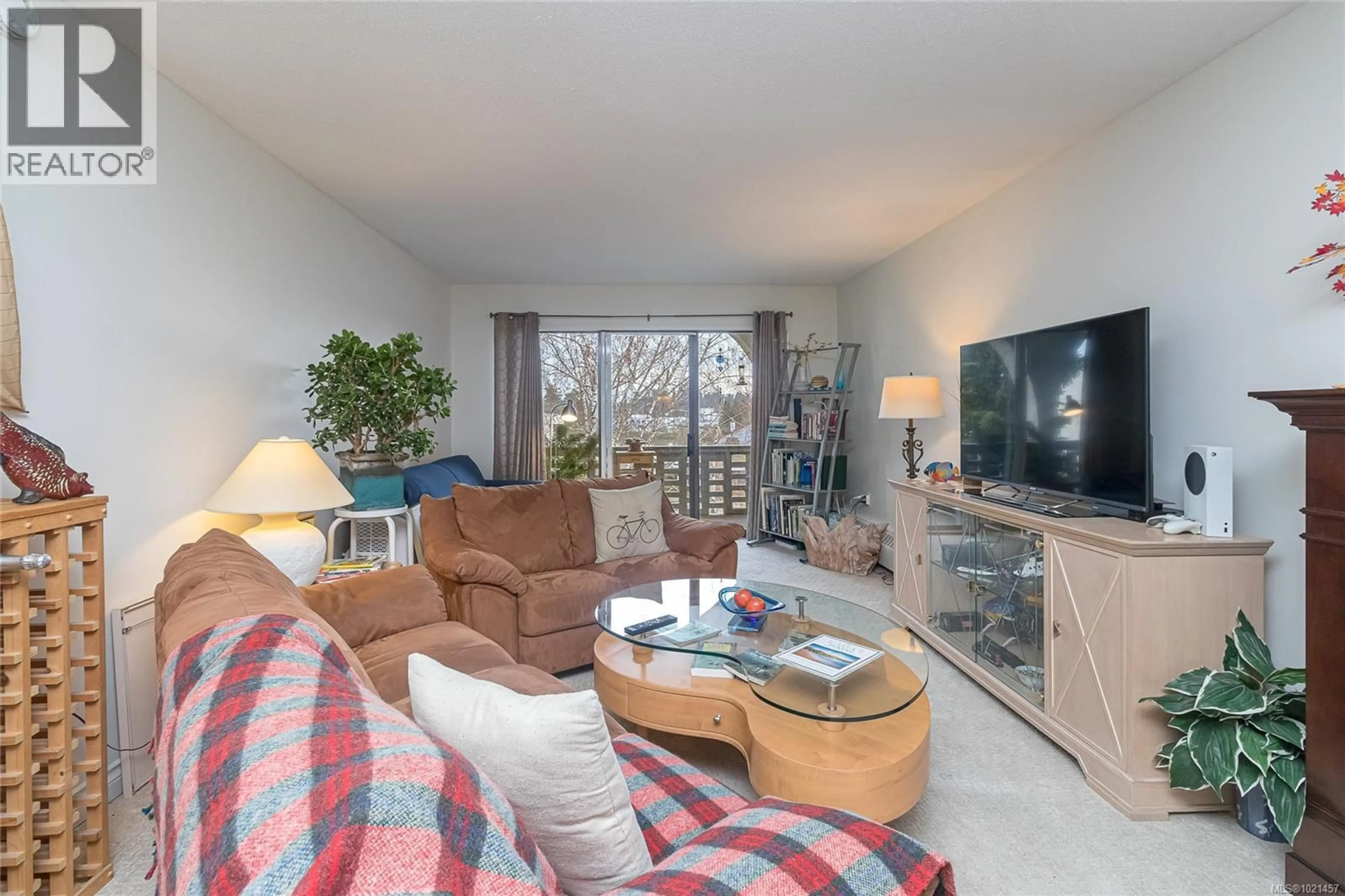 Living room with furniture, unknown for 307 - 2050 WHITE BIRCH ROAD, Sidney British Columbia V8L2R1