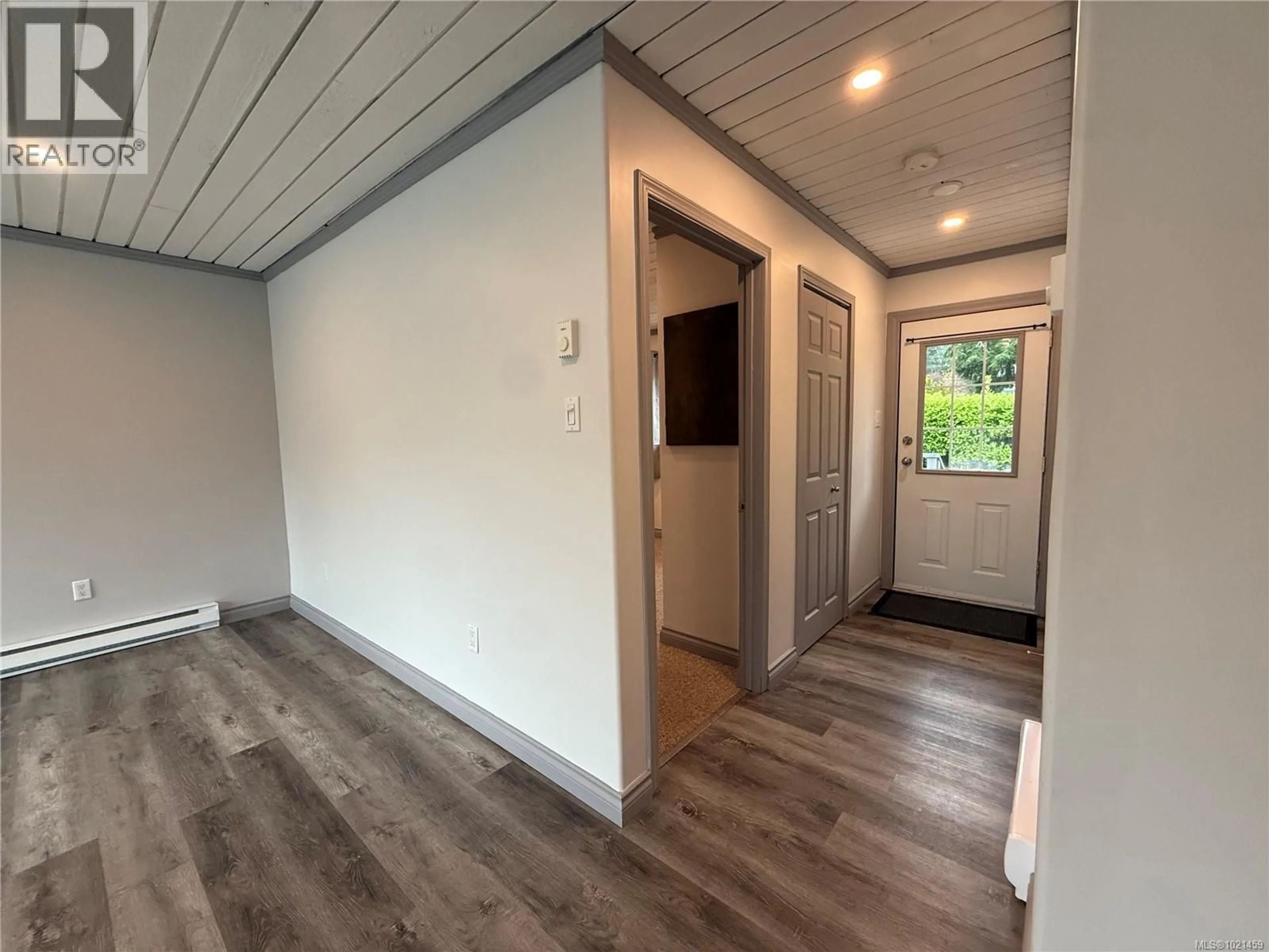 Indoor entryway for 6155 BEAVER HARBOUR ROAD, Port Hardy British Columbia V0N2P0