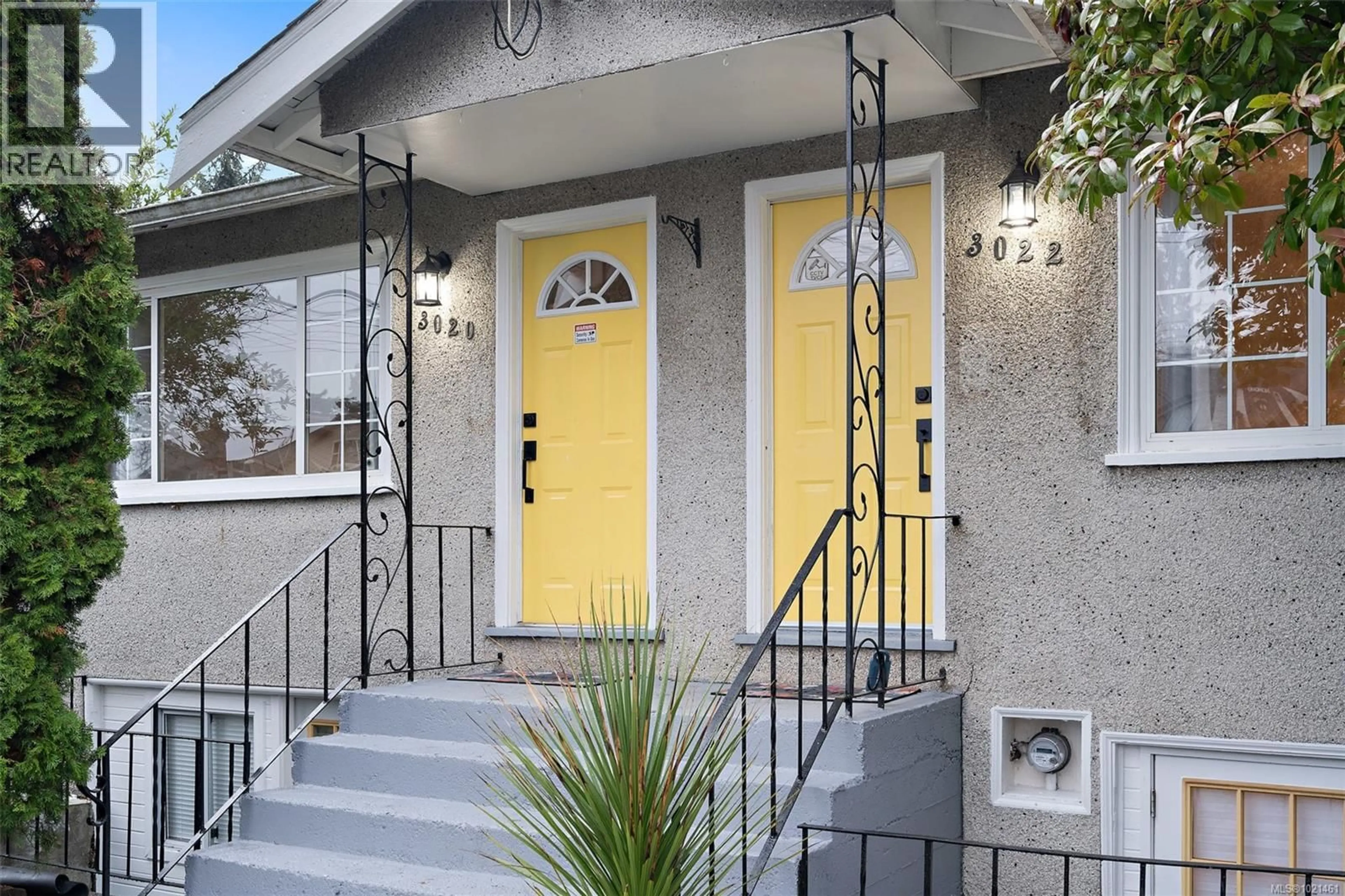 Indoor entryway for 3020 - 3022 DONALD STREET, Saanich British Columbia V9A1Y2