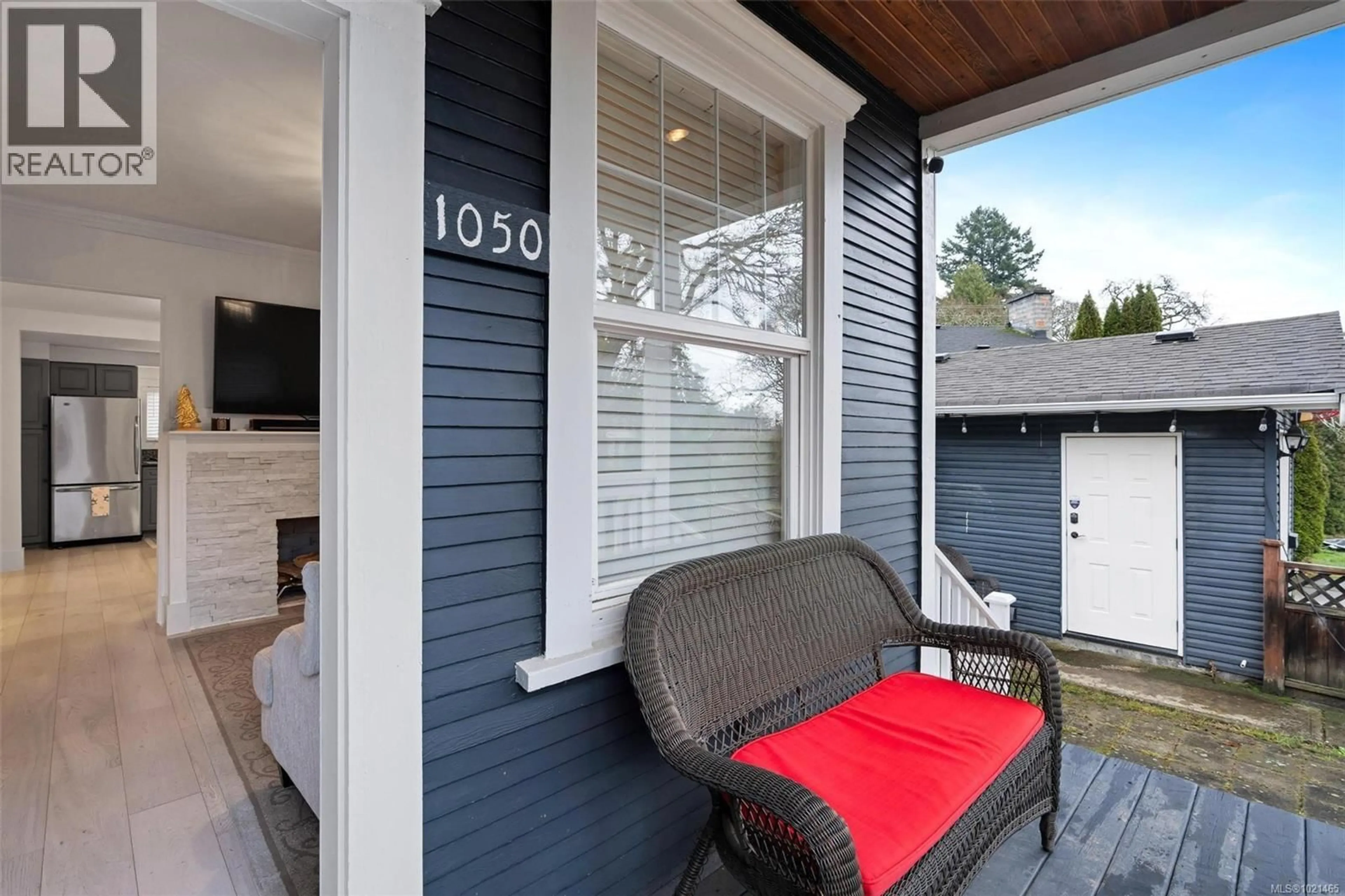 Patio, street for 1050 CHESTERFIELD ROAD, Saanich British Columbia V8Z2T8